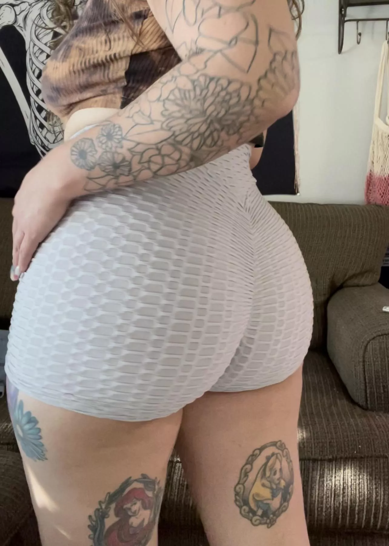 I have an incredibly juicy ass posted by wettcuntt