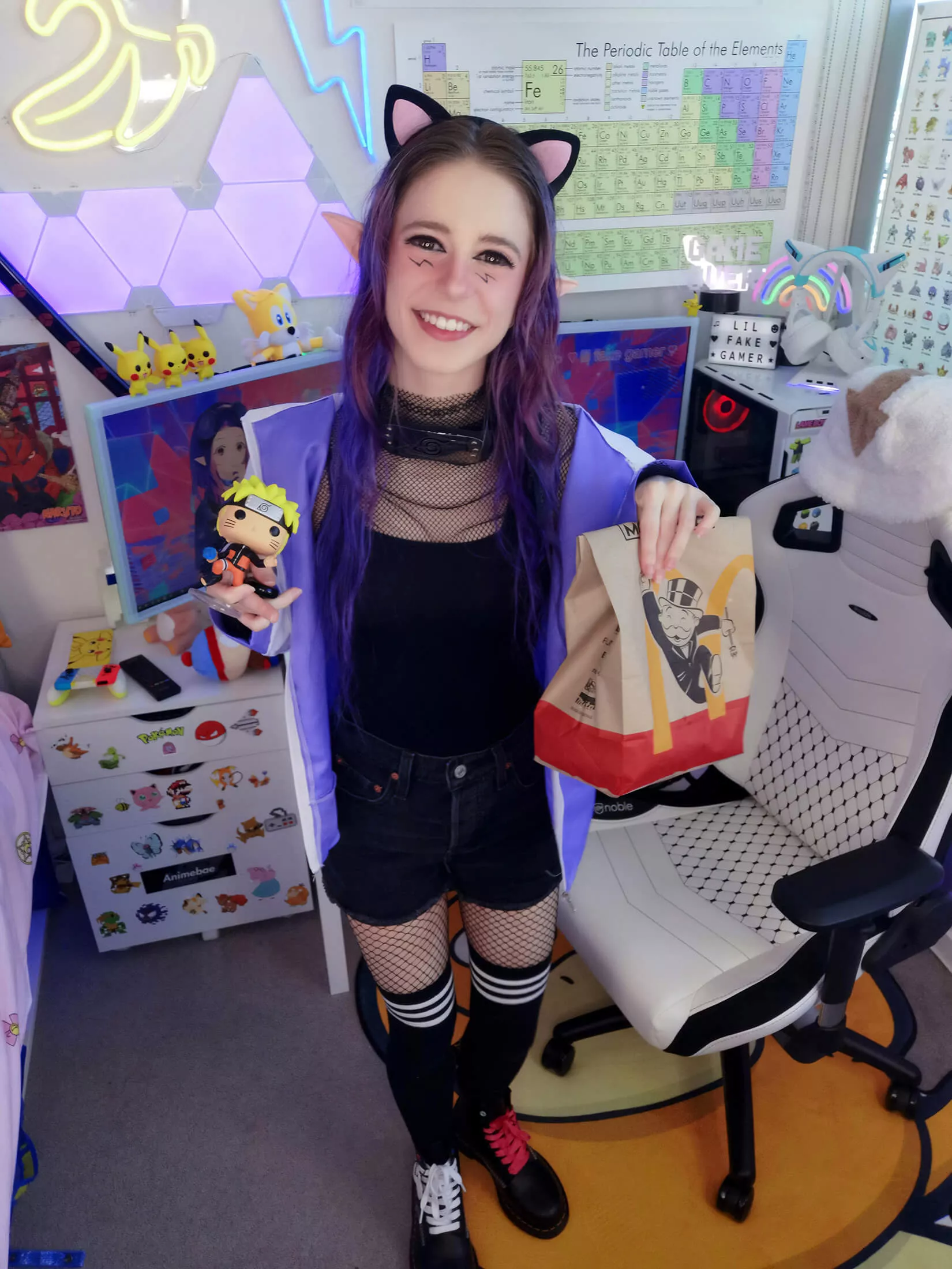 i have some snacks for you 😊❤️ posted by lilfakegamer