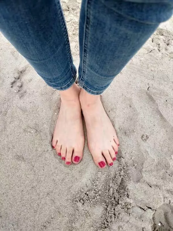 I hope you don’t mind my feet are a bit sandy? 🙈 posted by mariea91