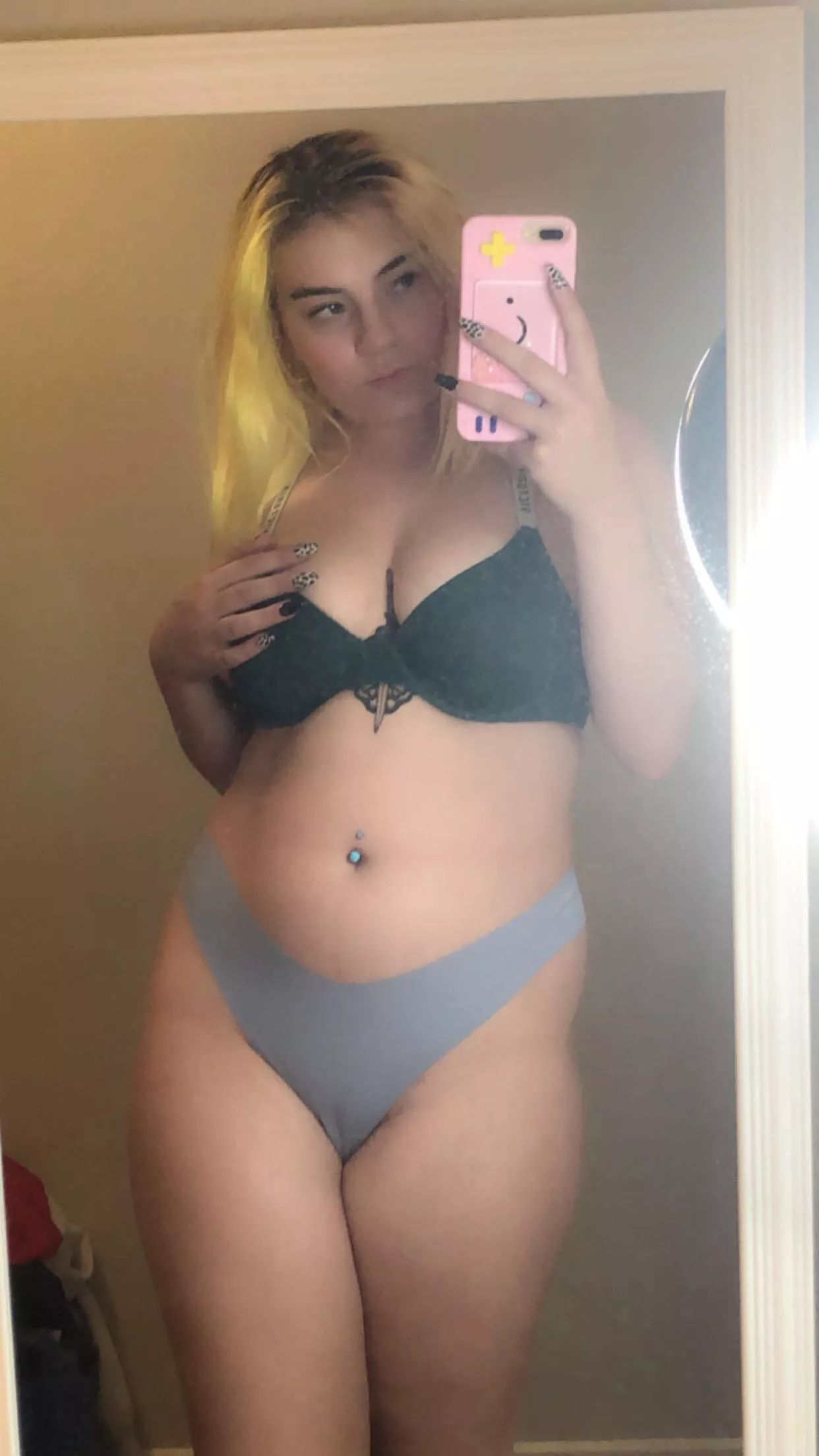 i hope you had a good weekend <3 [f] posted by uwu_lovely