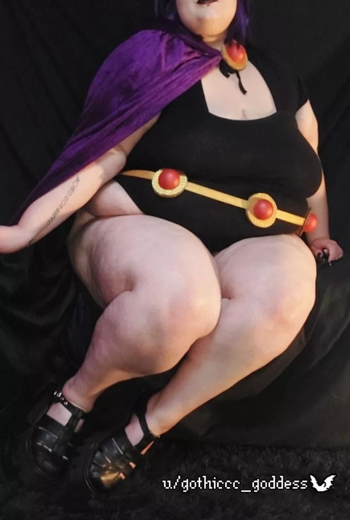 I hope you're not sick of my fat Raven costume😅💜 posted by gothiccc_goddess