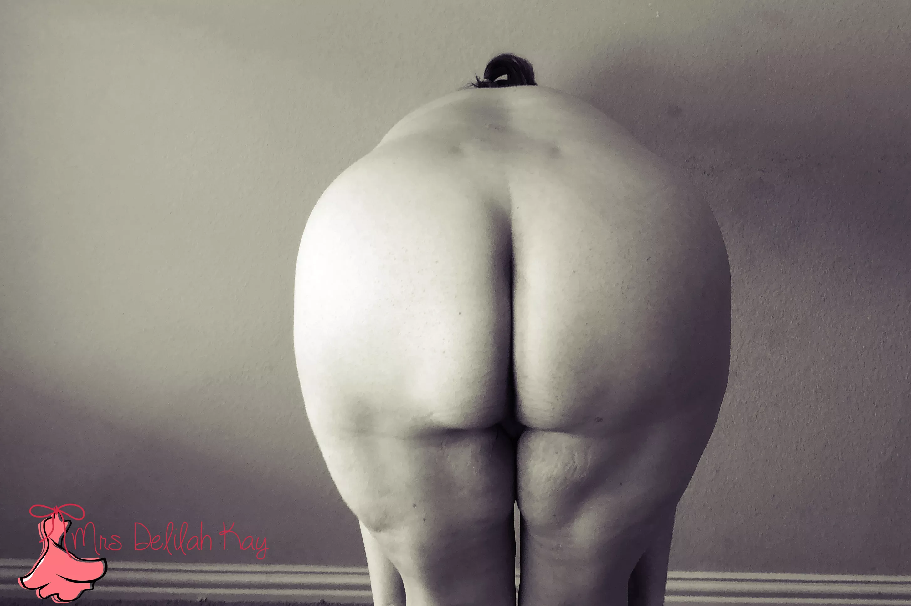 I just love the way my ass looks in black and white posted by mrsdelilahkay