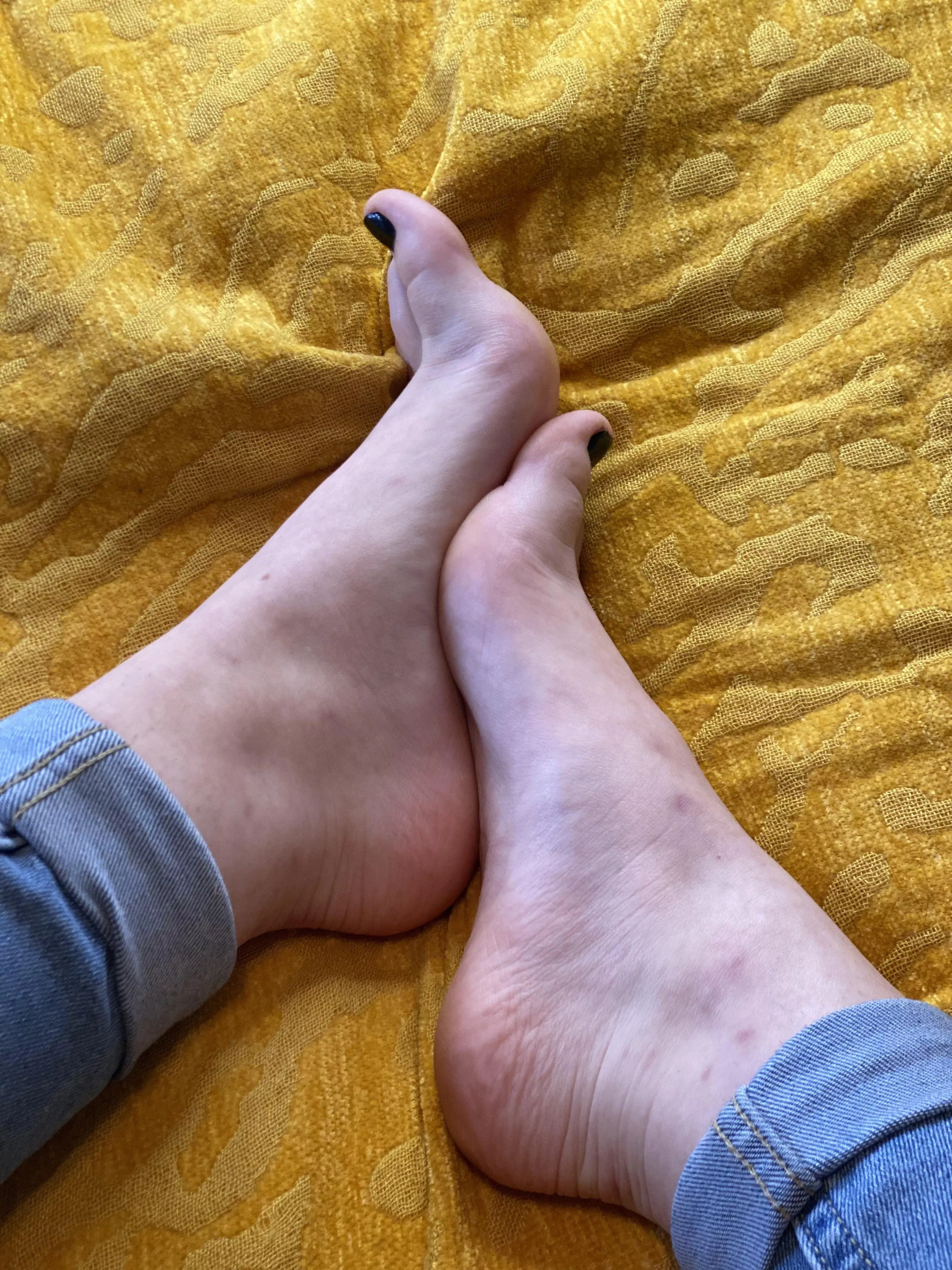 I know you want to be mineðŸ¤¤ posted by lbfeet21