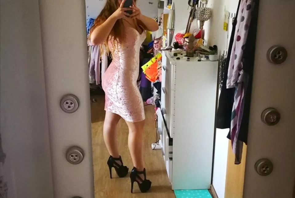 I like high heels and tight dresses 😜😈 posted by Programmer_girl0