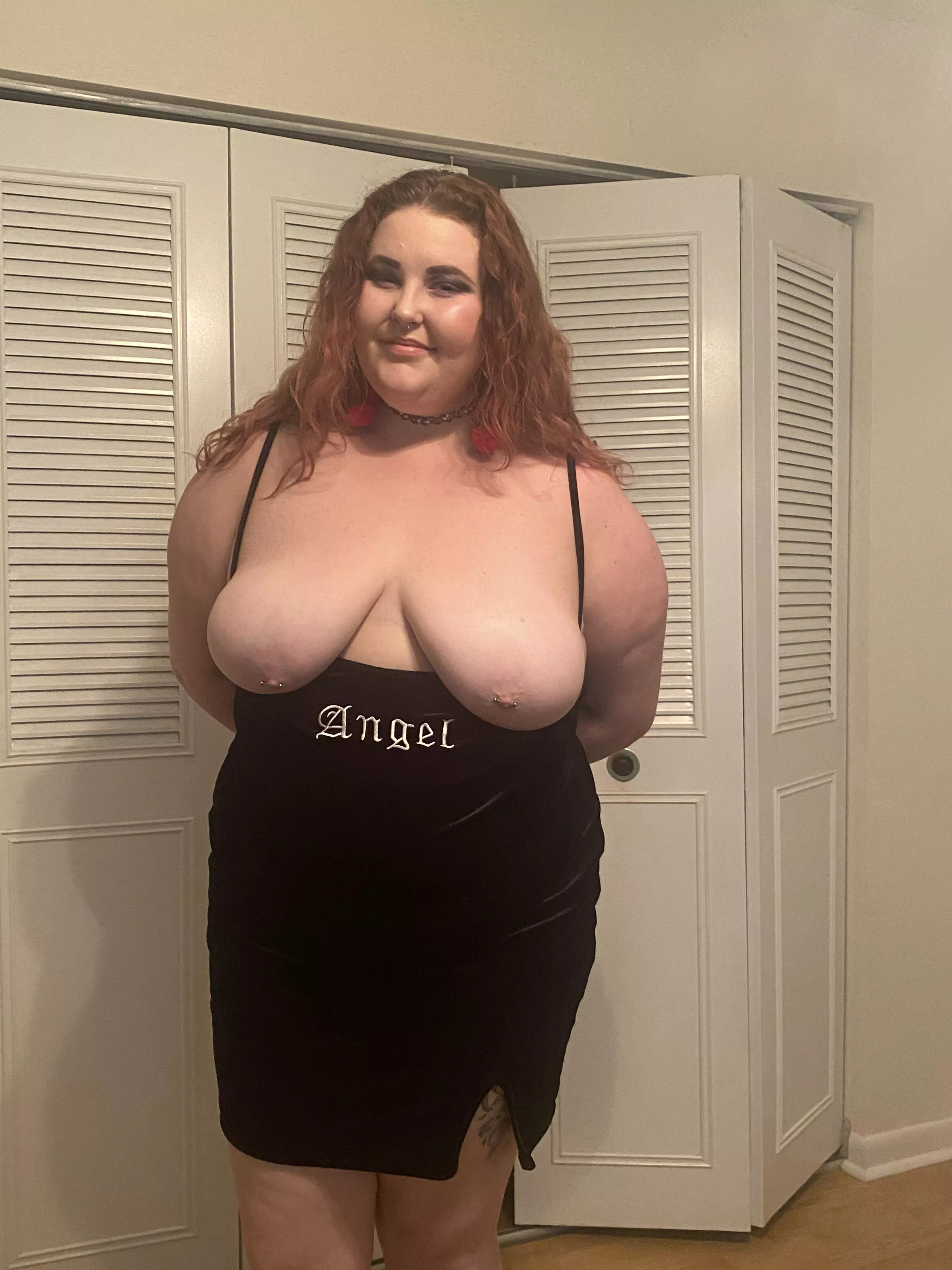 I like posing for you guys with my tits out 🥺😍 posted by queenbeebbw