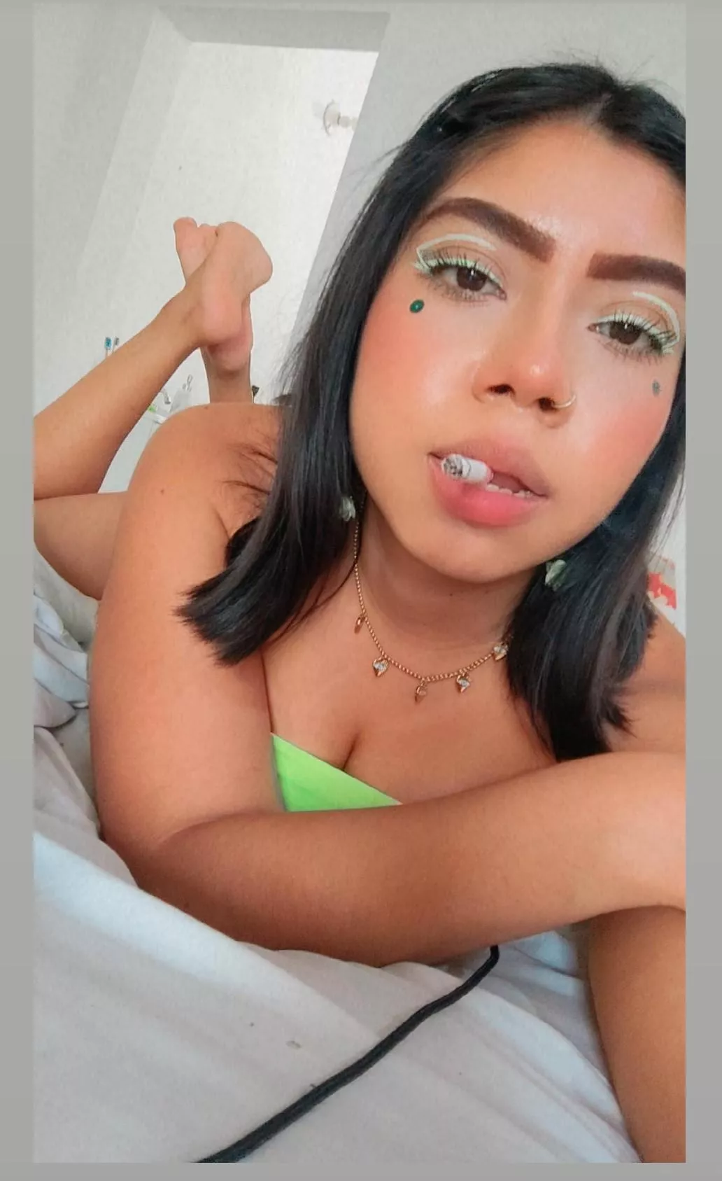 I like to smoke while taking online classes 🤭🚬 Do you miss me when I disappear for a while? posted by Lechuga_mojada