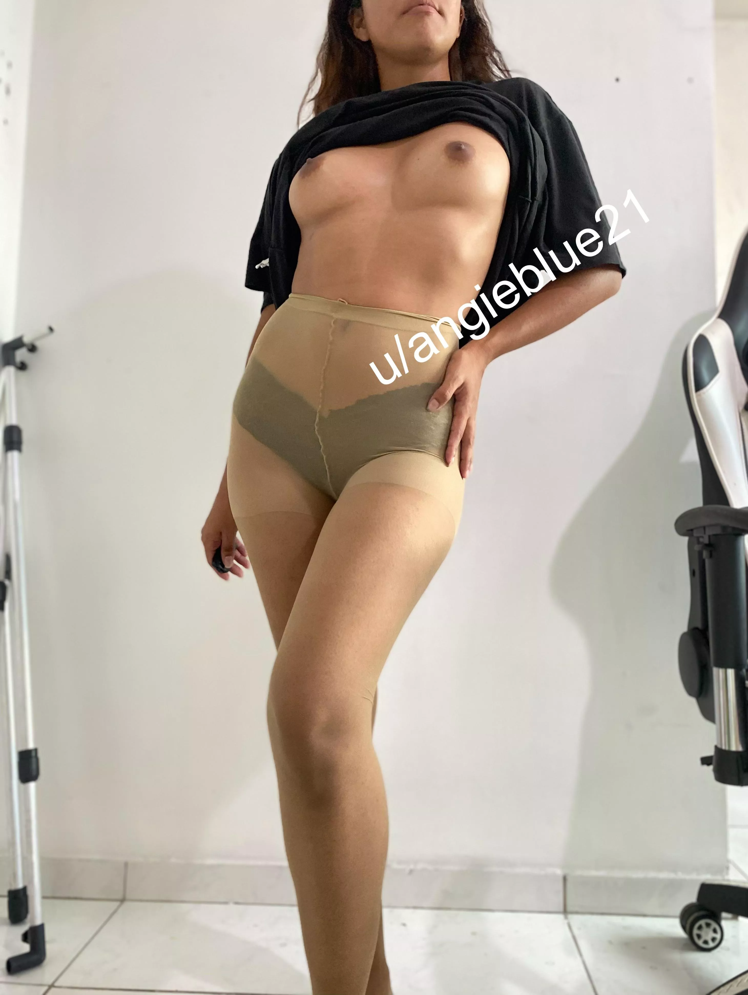 I look so cute in pantyhose? [f] [OC] posted by Angieblue21