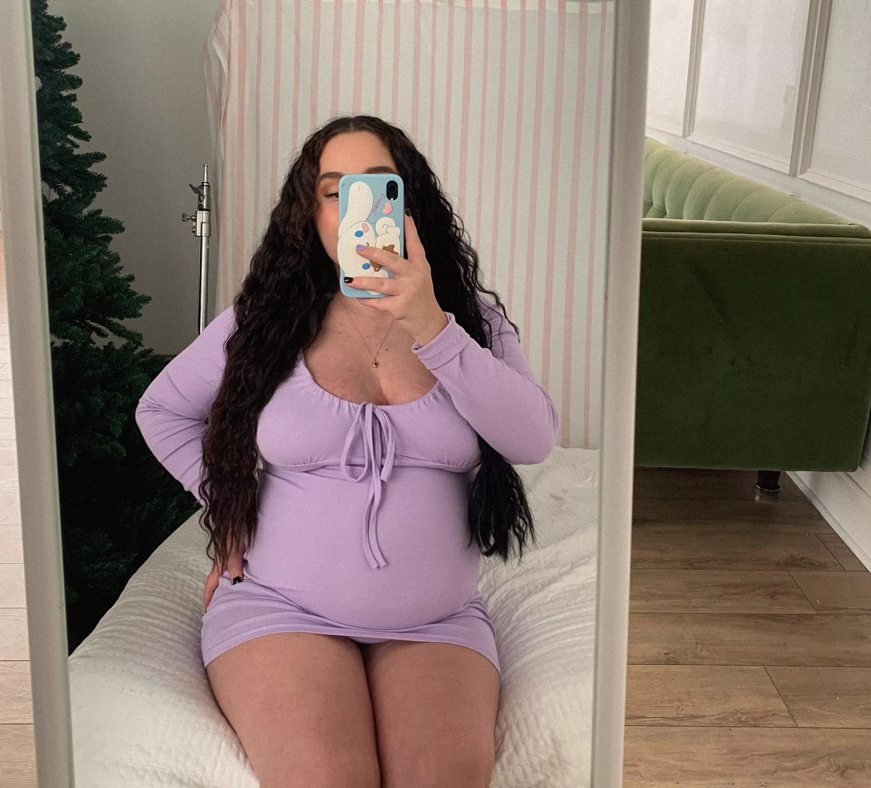 I love being bred in my tight dress, it really shows off my belly 🤰🏻 posted by assh_nsfw