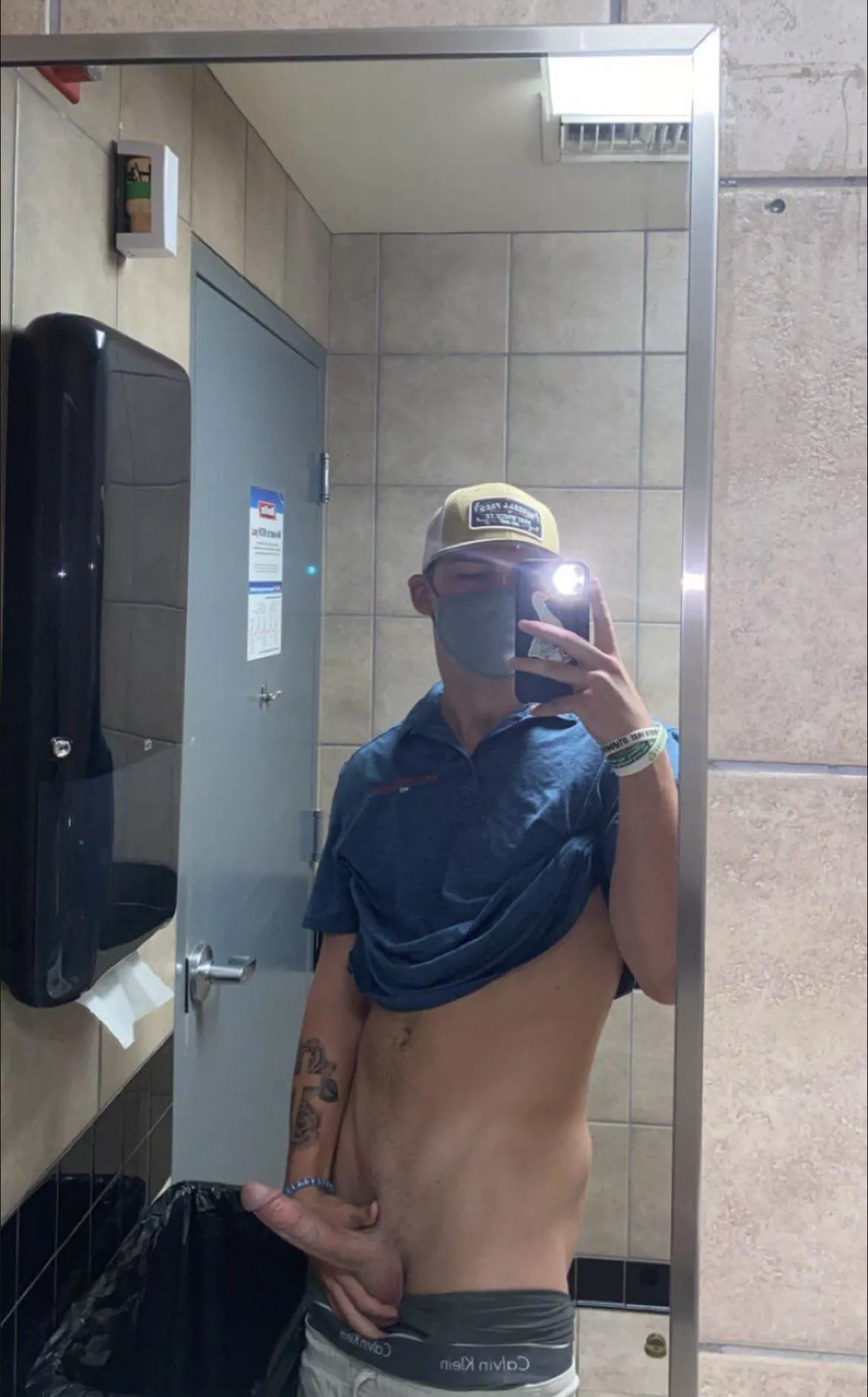 I love being naked in public I wish someone walked in and sucked me off ;) posted by thatonestud3