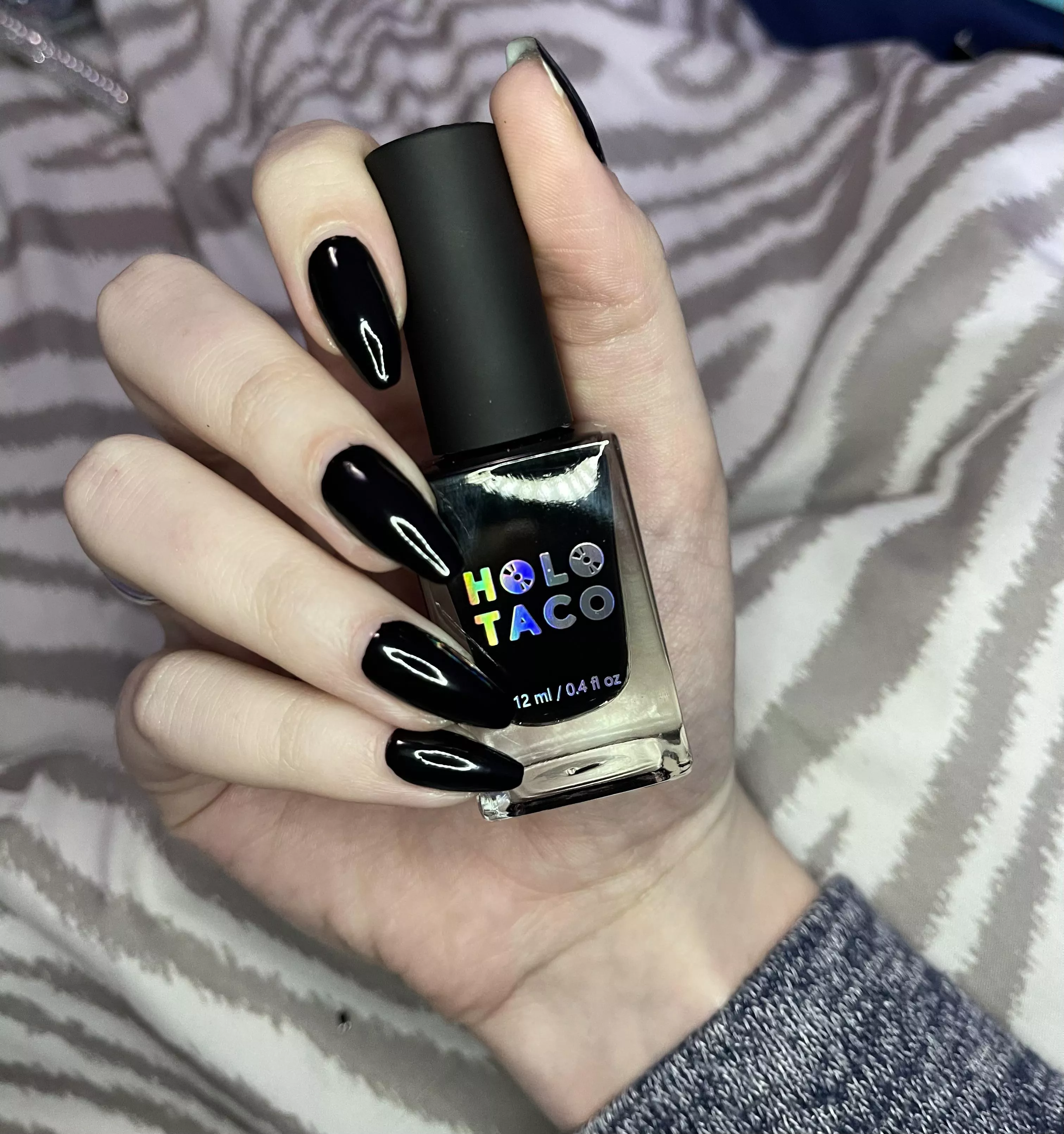 I love black nails ðŸ–¤ posted by littlecanvases