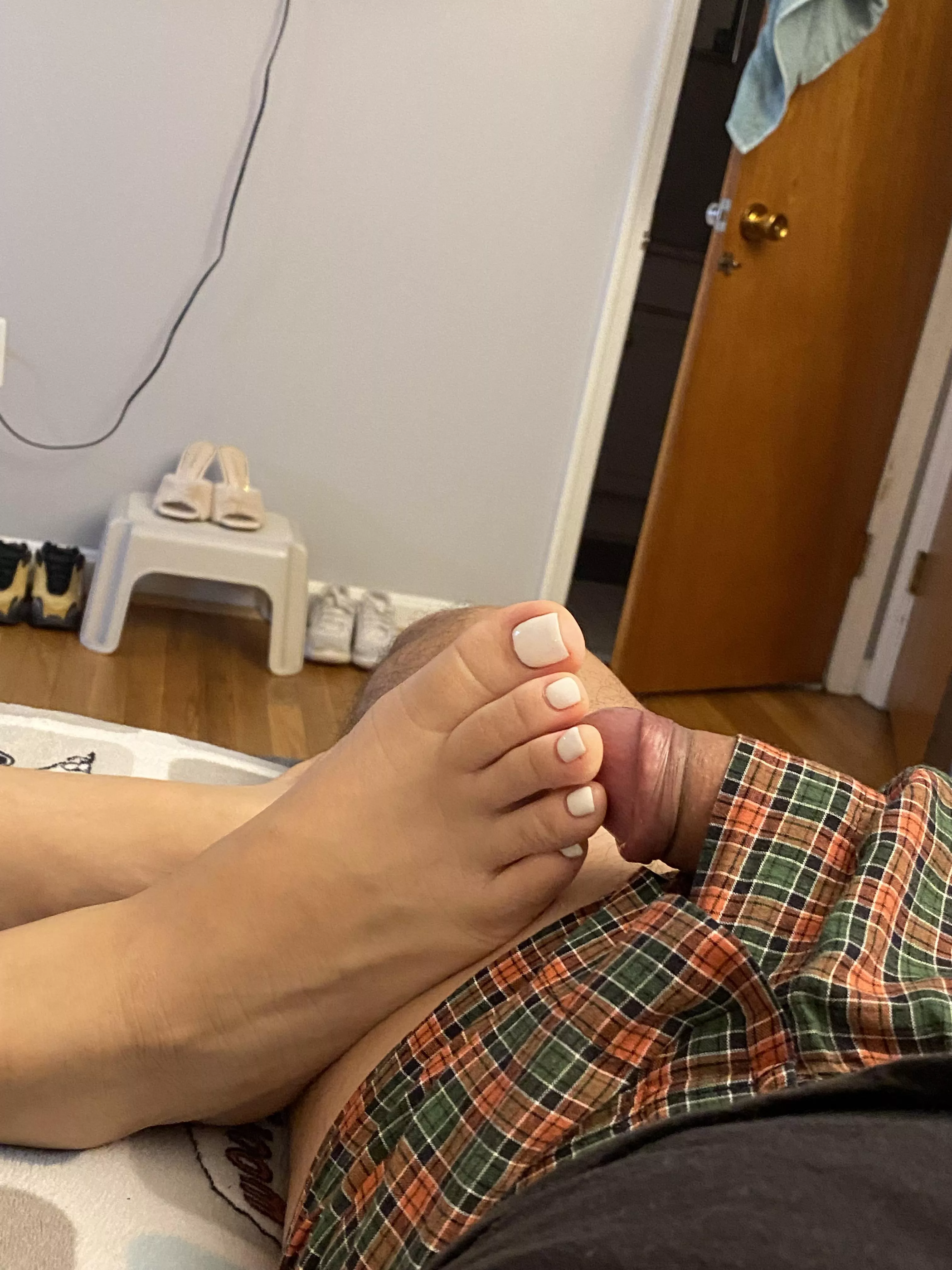 I love feeling her soft toes on the tip posted by Stonerism77