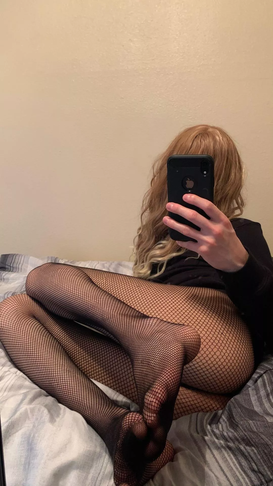 I love fishnets 🖤 posted by fakedwisdom