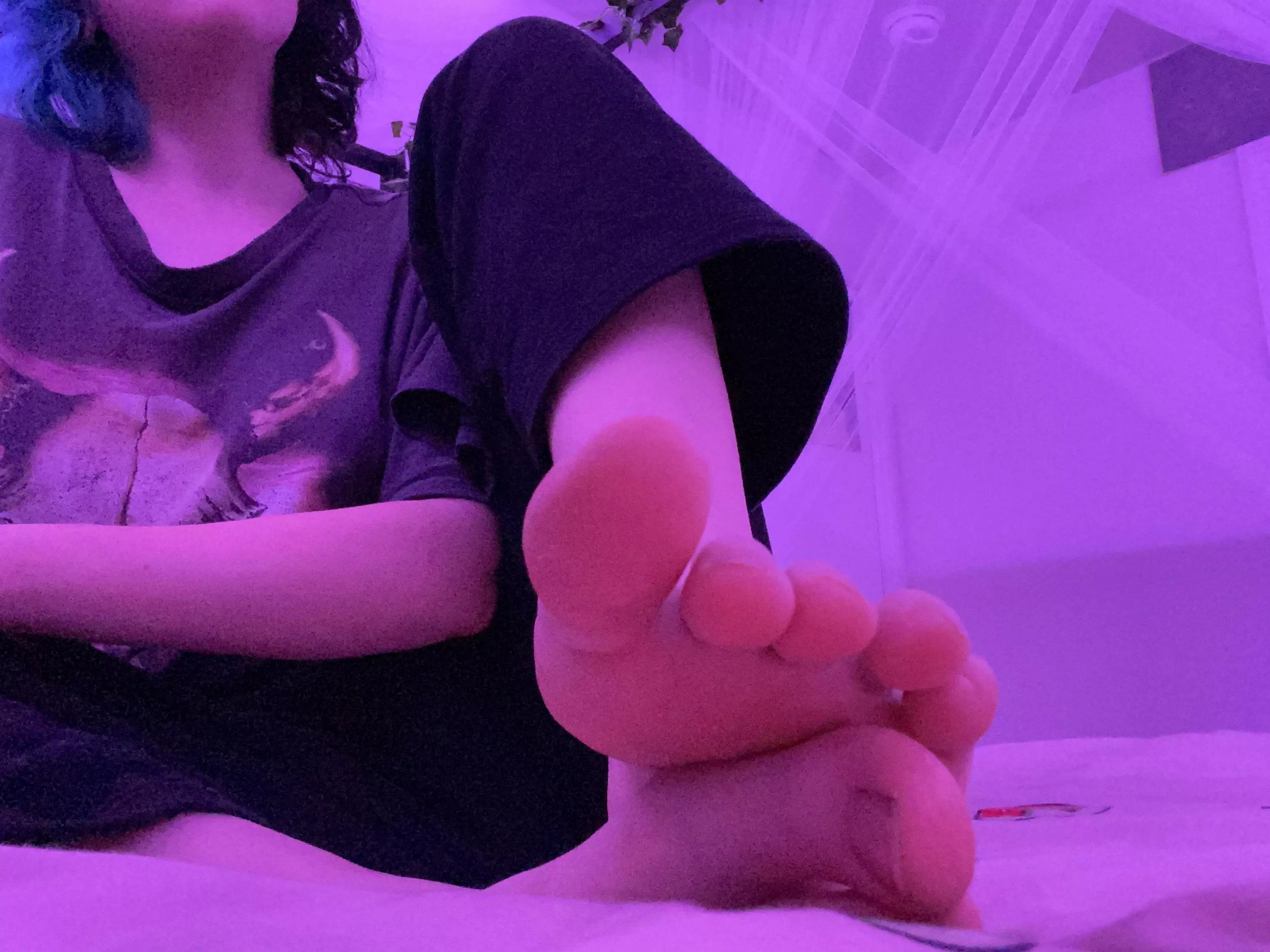 I love having cum on my soles🥰 posted by Grungenmetal