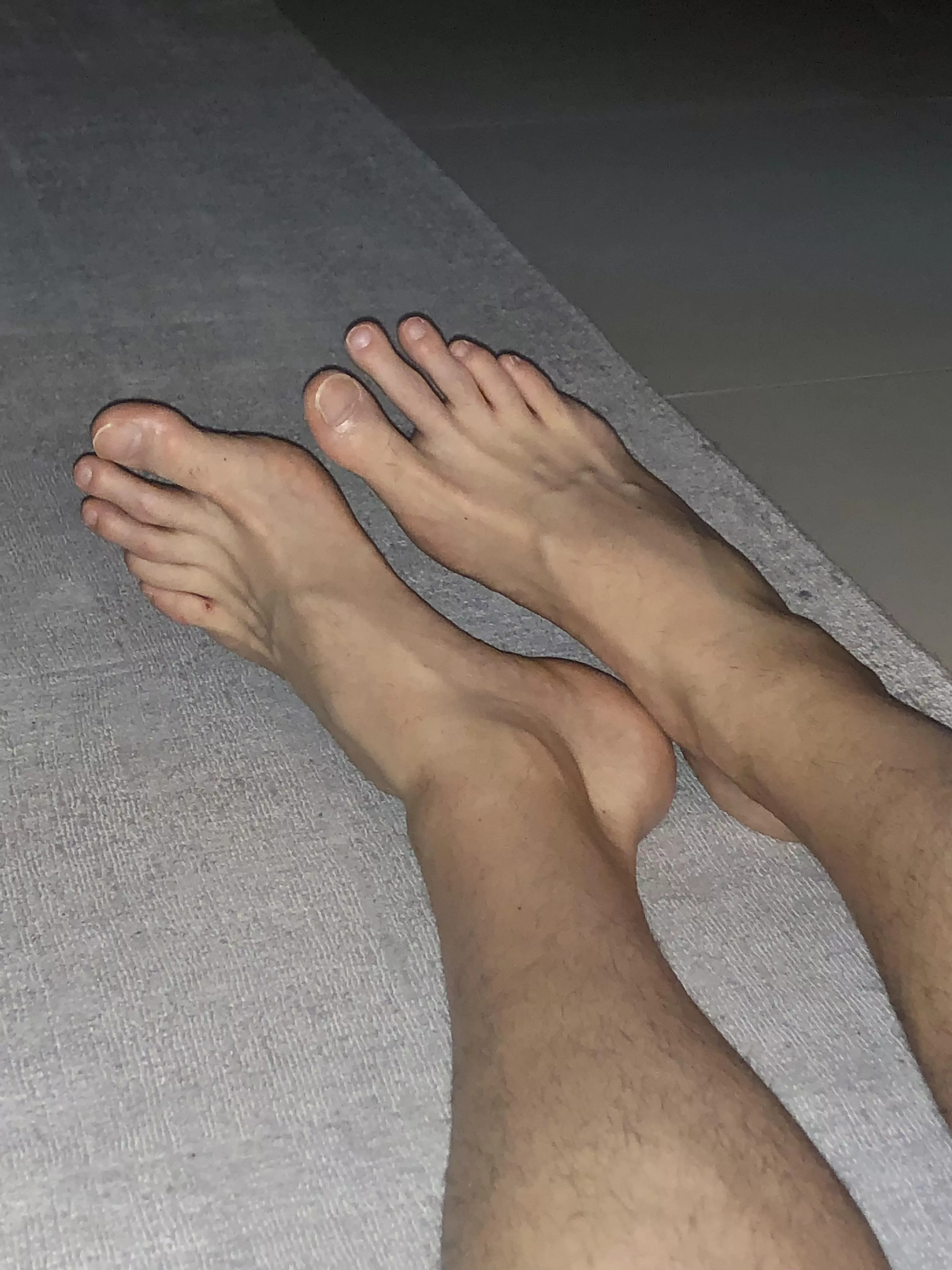 I love having my big long toes sucked posted by Gentlemangiant345