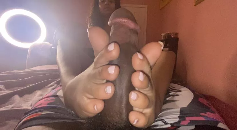 I love how my toes feel wrapped around a dick🥵 posted by solezofindia