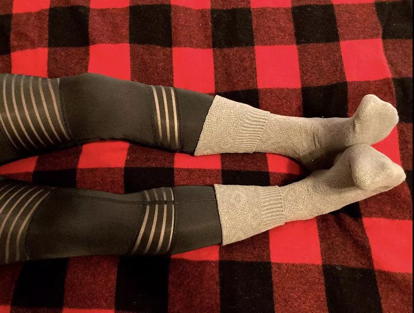 I love knee socks and yoga pants [OC] posted by JadeAnnByrne