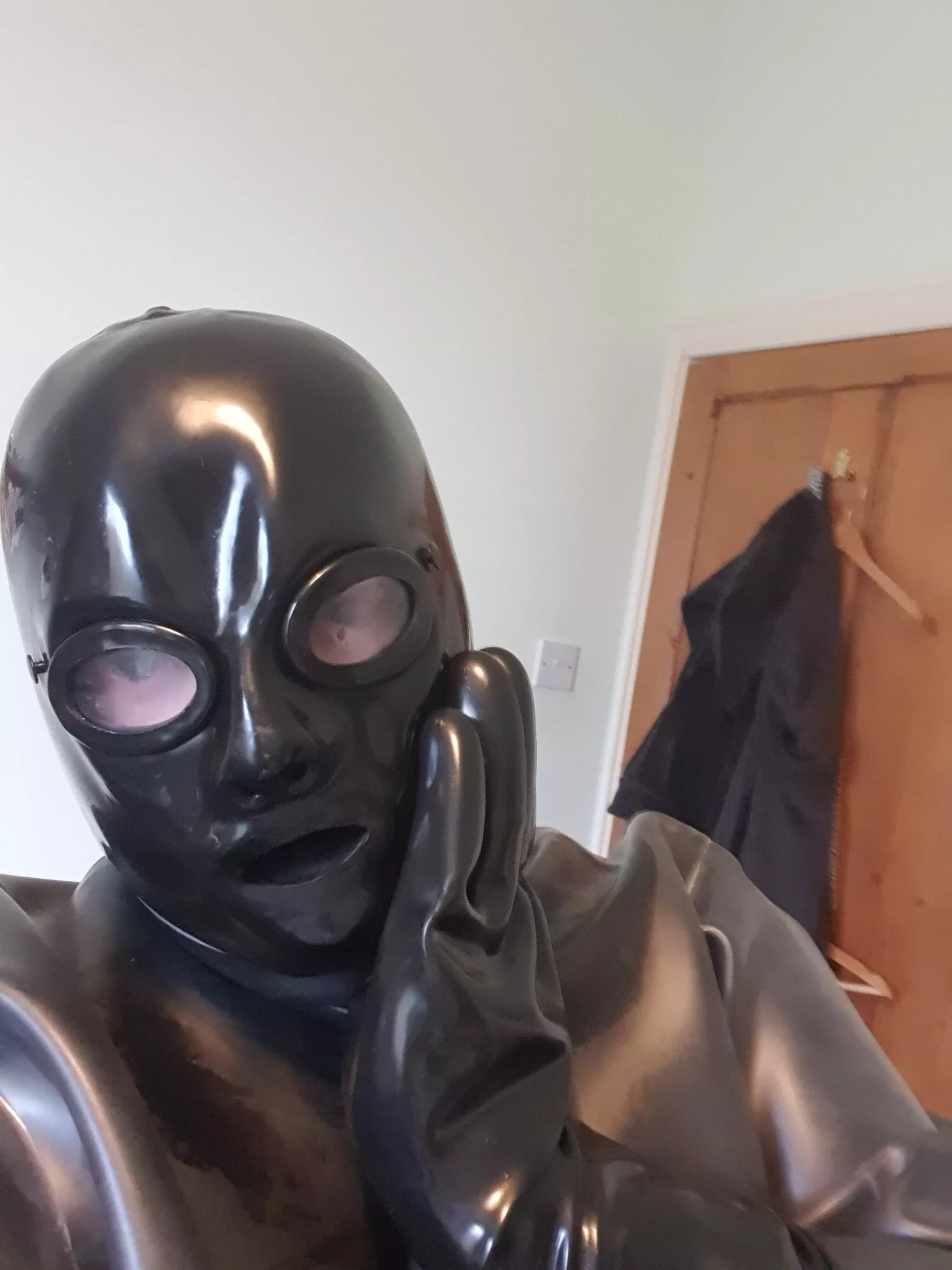 I love my 1mm heavy rubber suit! Want to be locked in! [OC] posted by latexthrowaway42