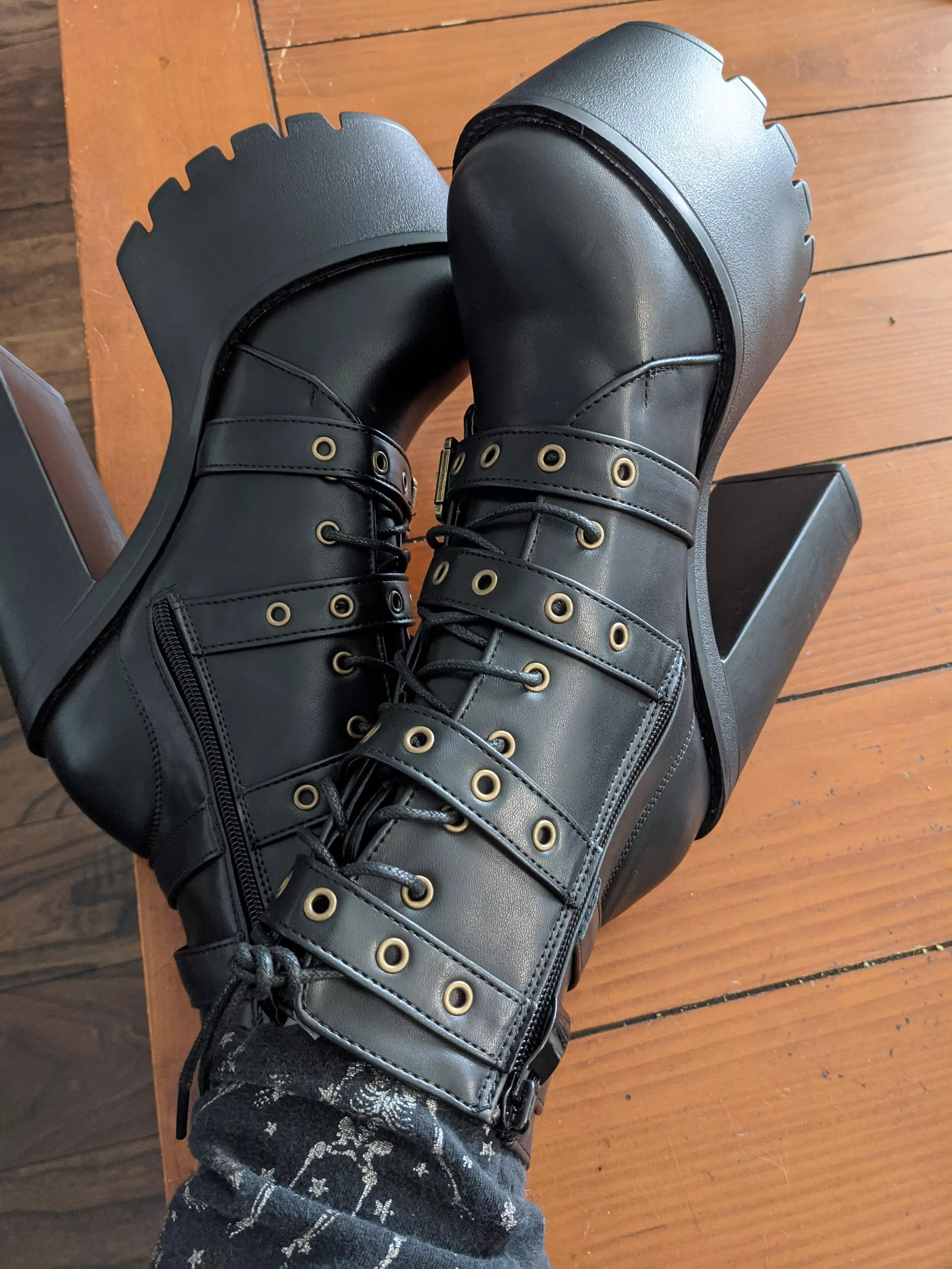 I love my new boots so much, I feel so powerful!! posted by Mizmeowmeoe