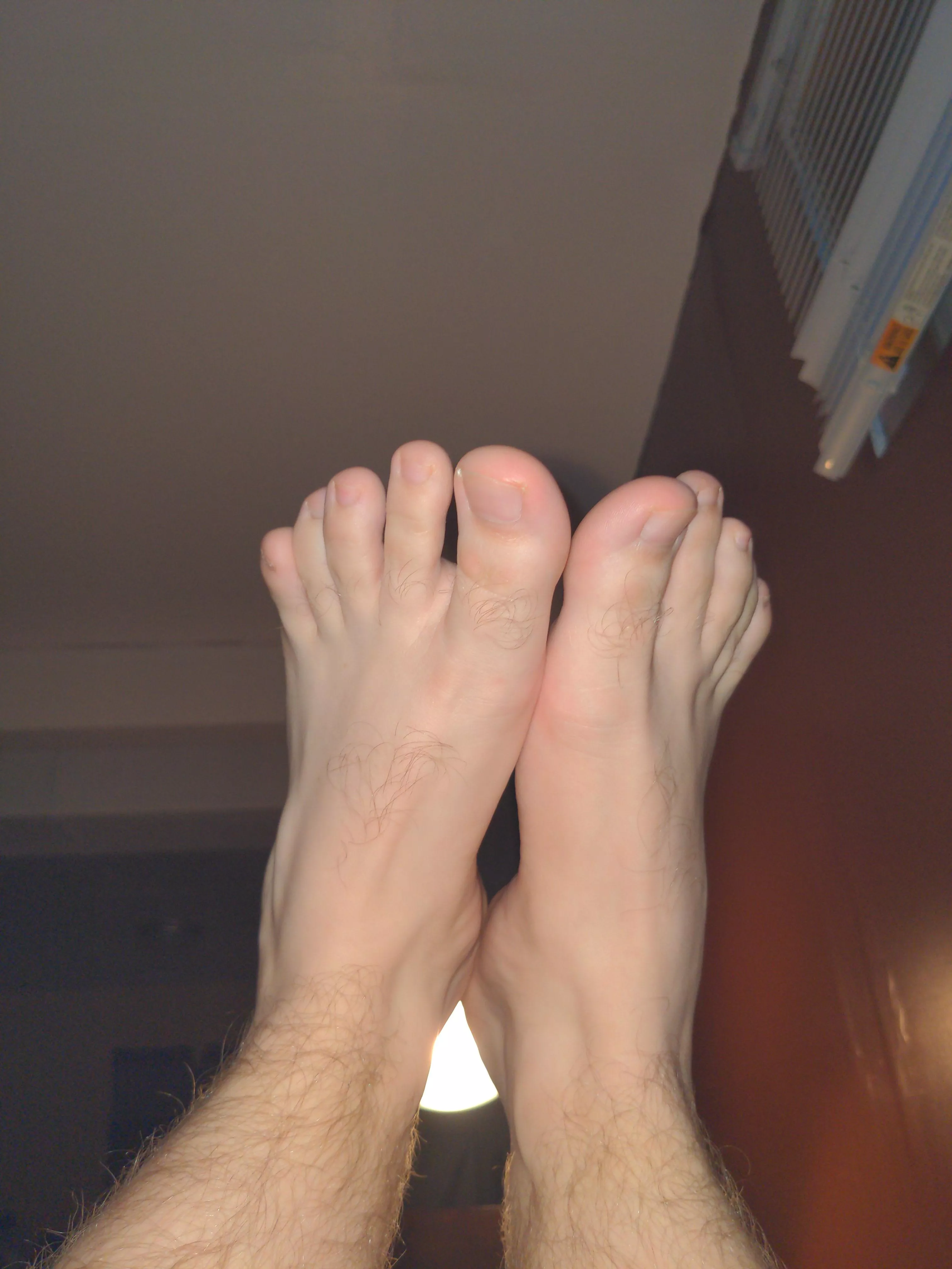 I love sharing my feet and seeing others posted by gayfsee