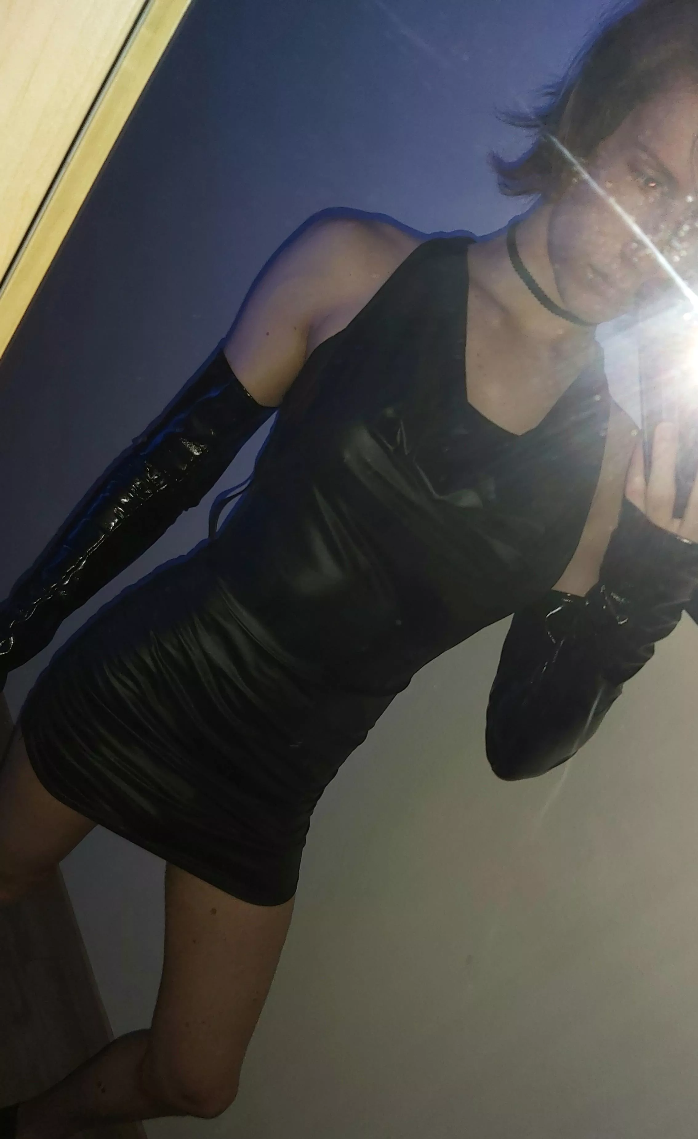 I love shiny dresses posted by Alexis_Asmodeus