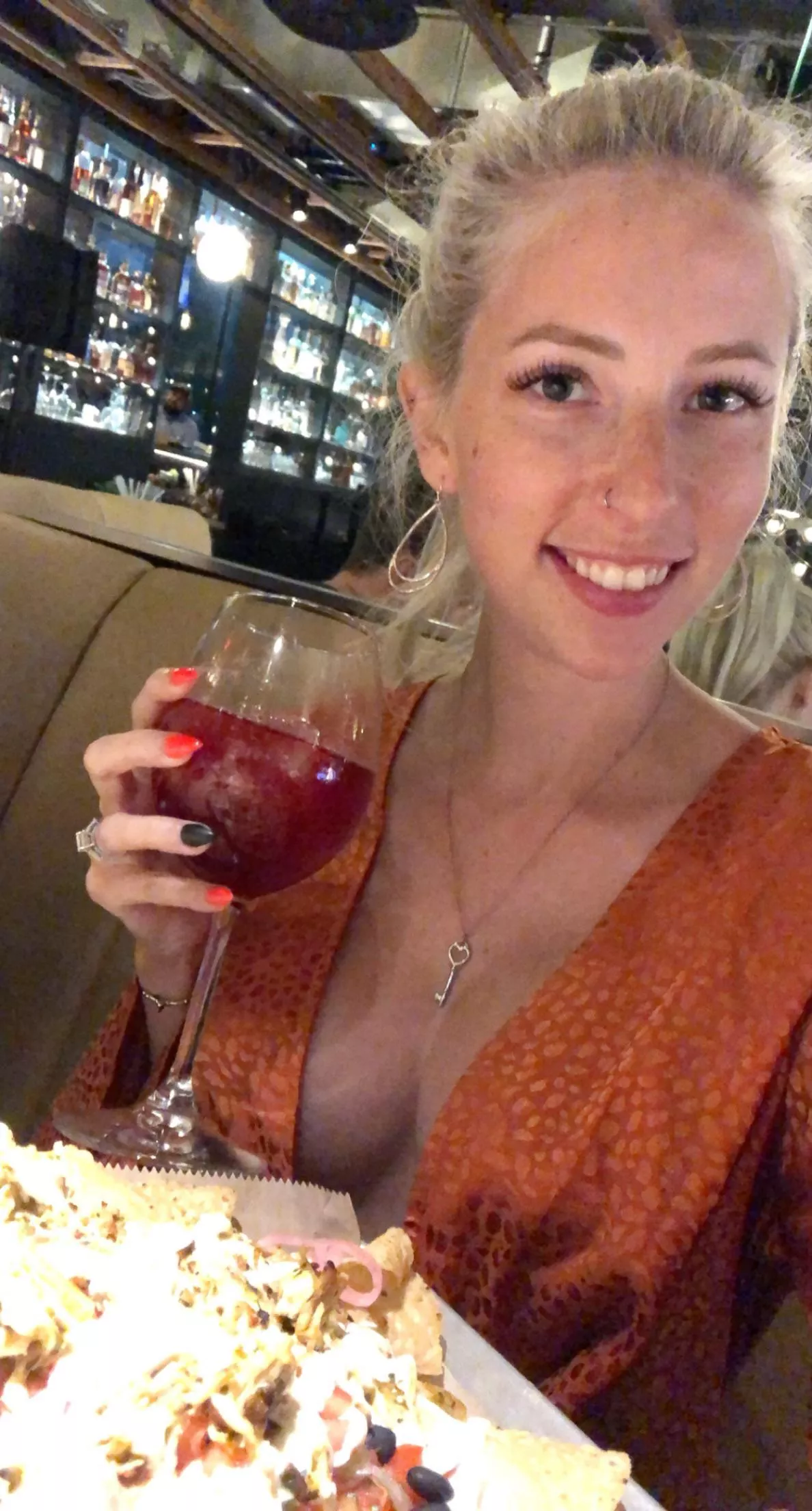 I love showing off for the waiterðŸ’‹ posted by JennasRedditPage