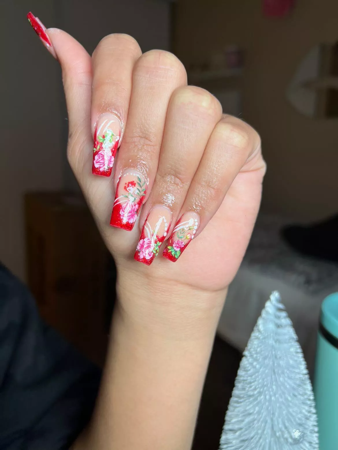 🥰i love showing off my nails, these were from Christmas 🌺 posted by luvlybabygrl