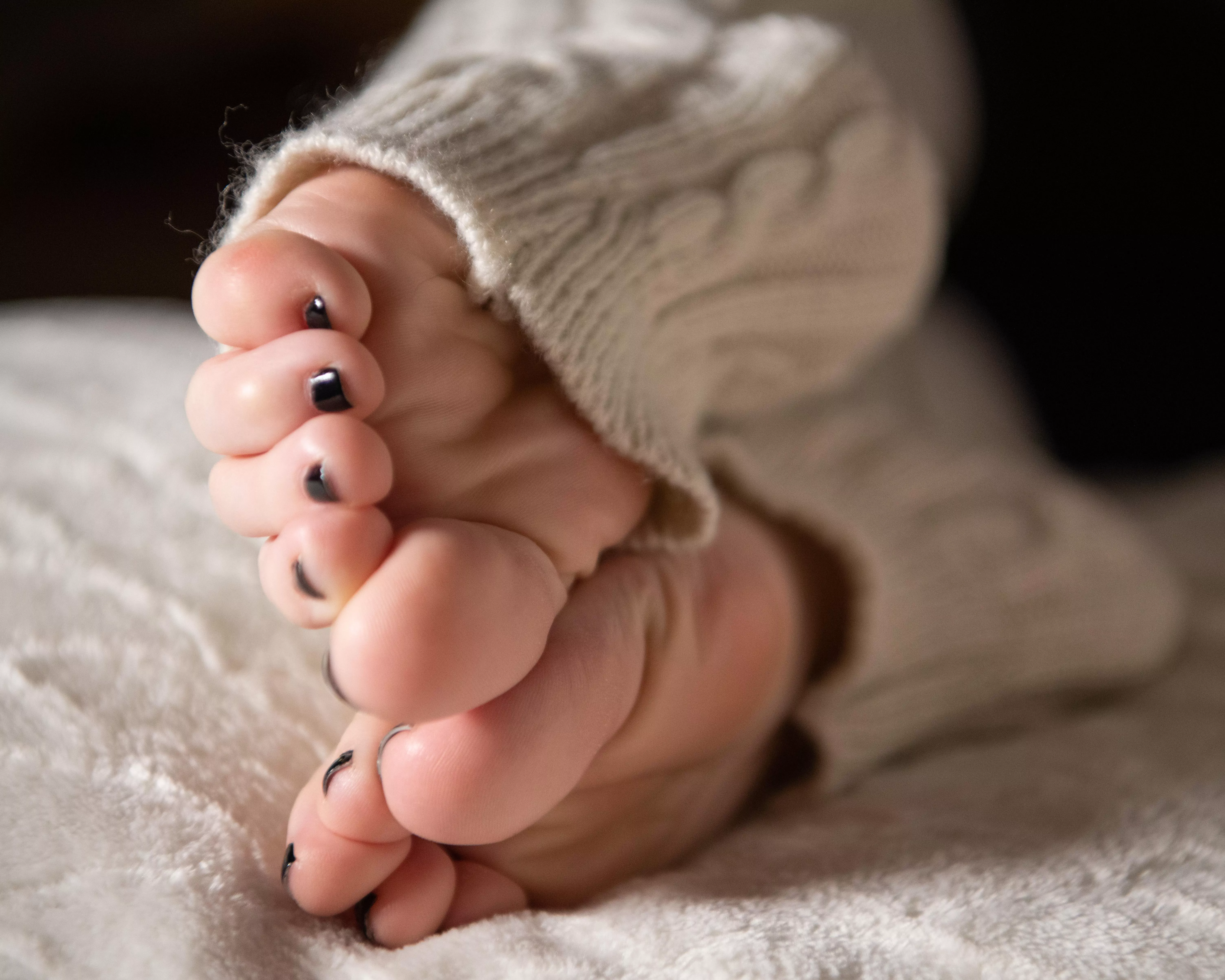 I love the way my toes and soles look here 🥰 posted by EvieandWren