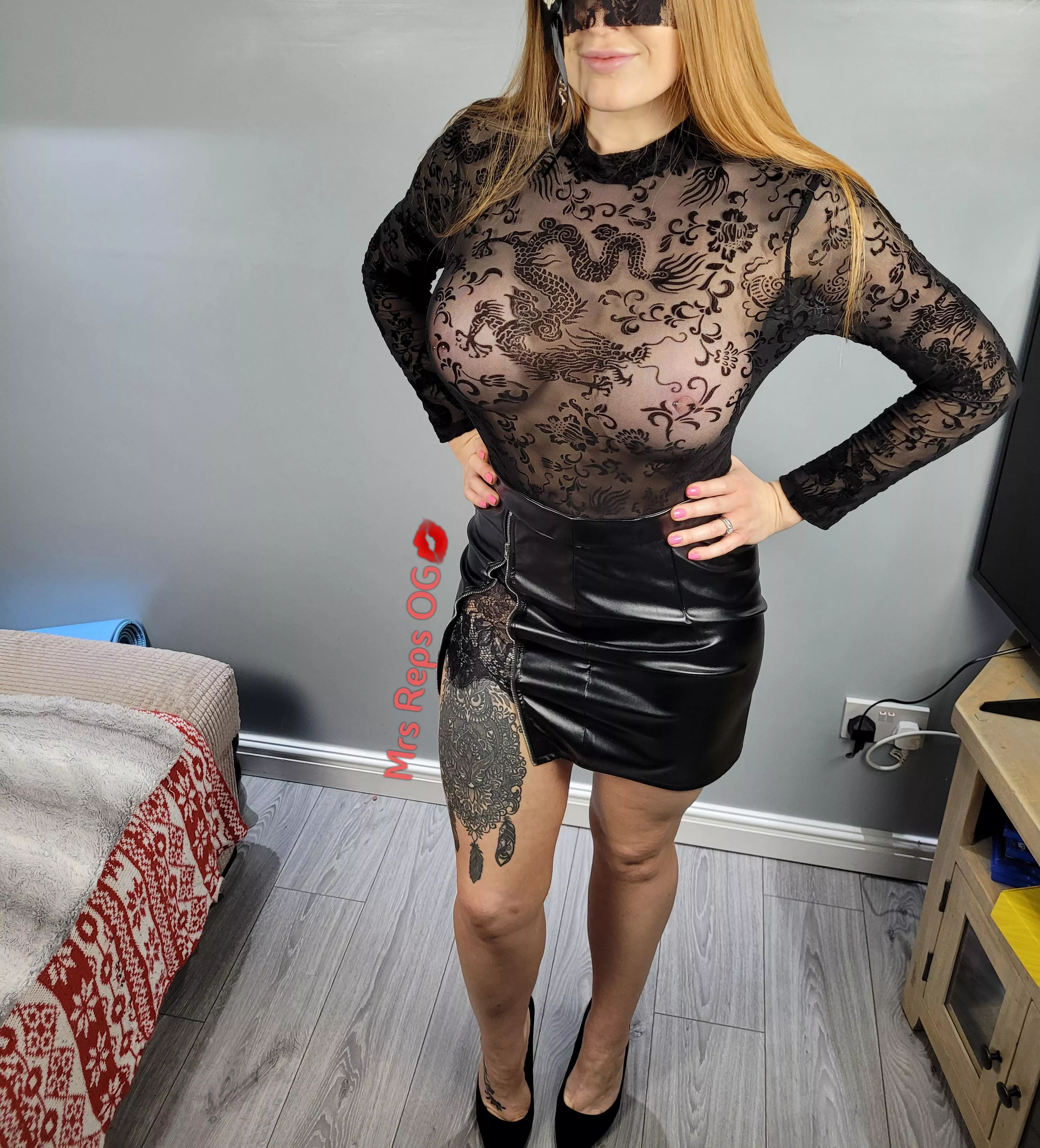 I love when a skirt has the split on my tattooed side posted by MrsRepsOG