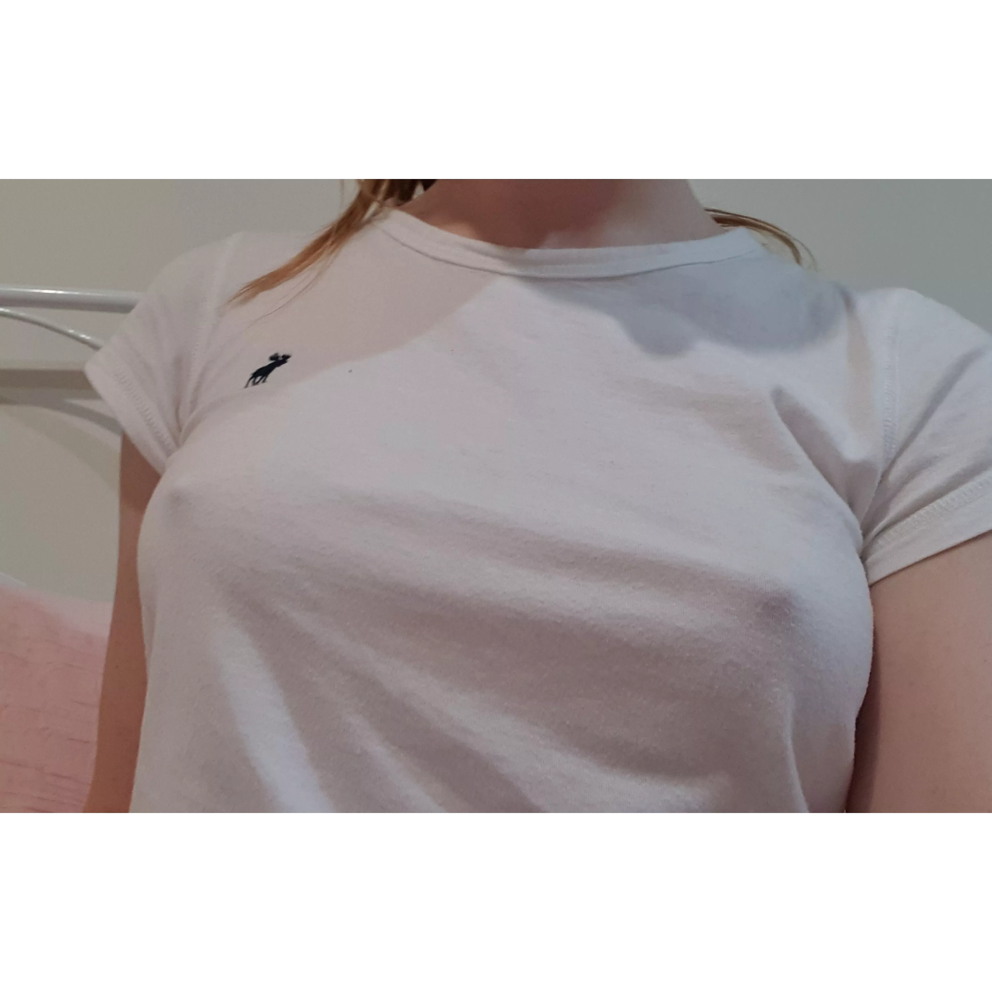 I love white t-shirts posted by Jaisyy