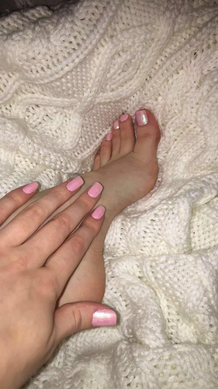 I need a foot rubðŸ’• posted by avamayx0