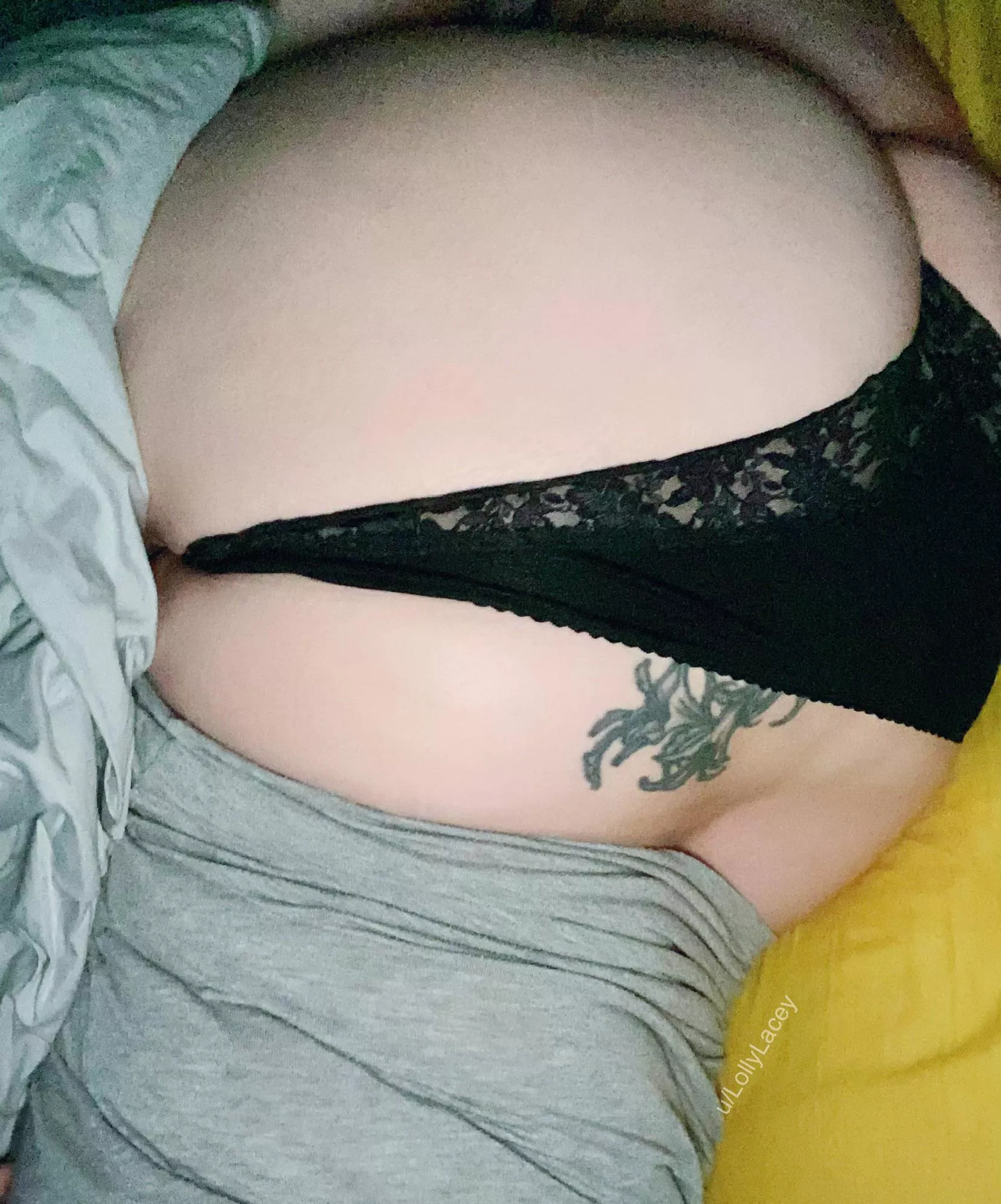 I need a volunteer to come eat this ass 🙋‍♀️ posted by LollyLacey