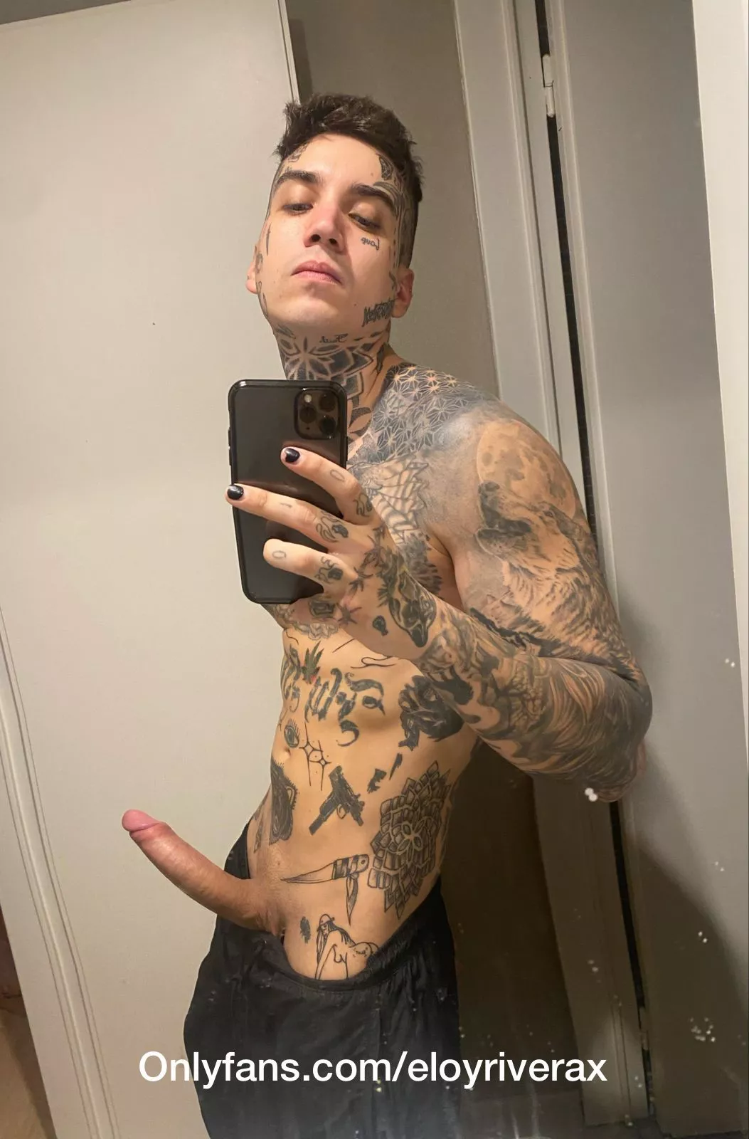 I need an ass that holds up all night that I fuck it really hard🍆🍆💦 You want to see more of me and my 22 cm cock??🥵🥵 check comment section💪🥵 posted by RiveraxEloy