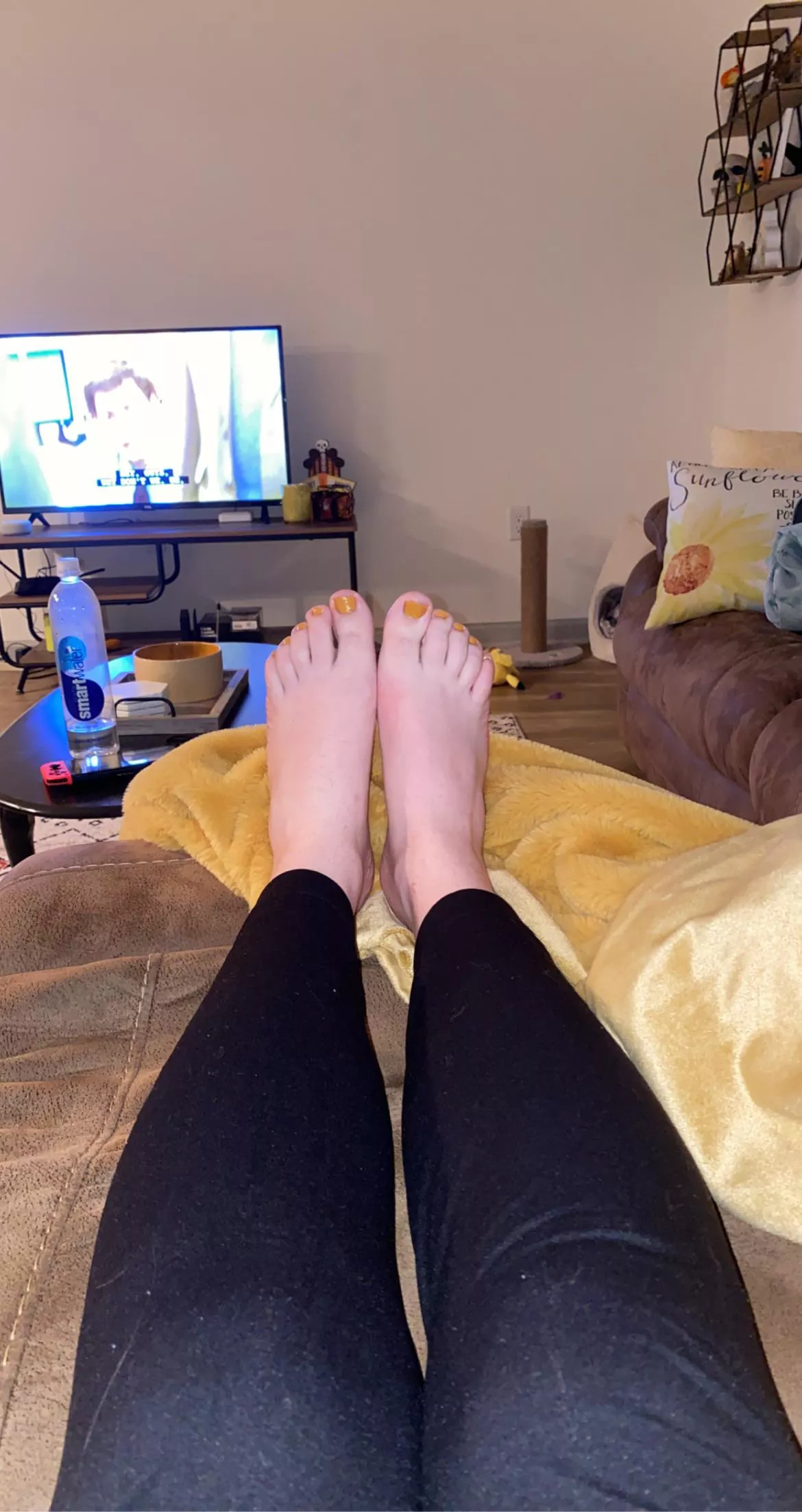 i painted my toe nails for the first time :3 posted by nobanderson