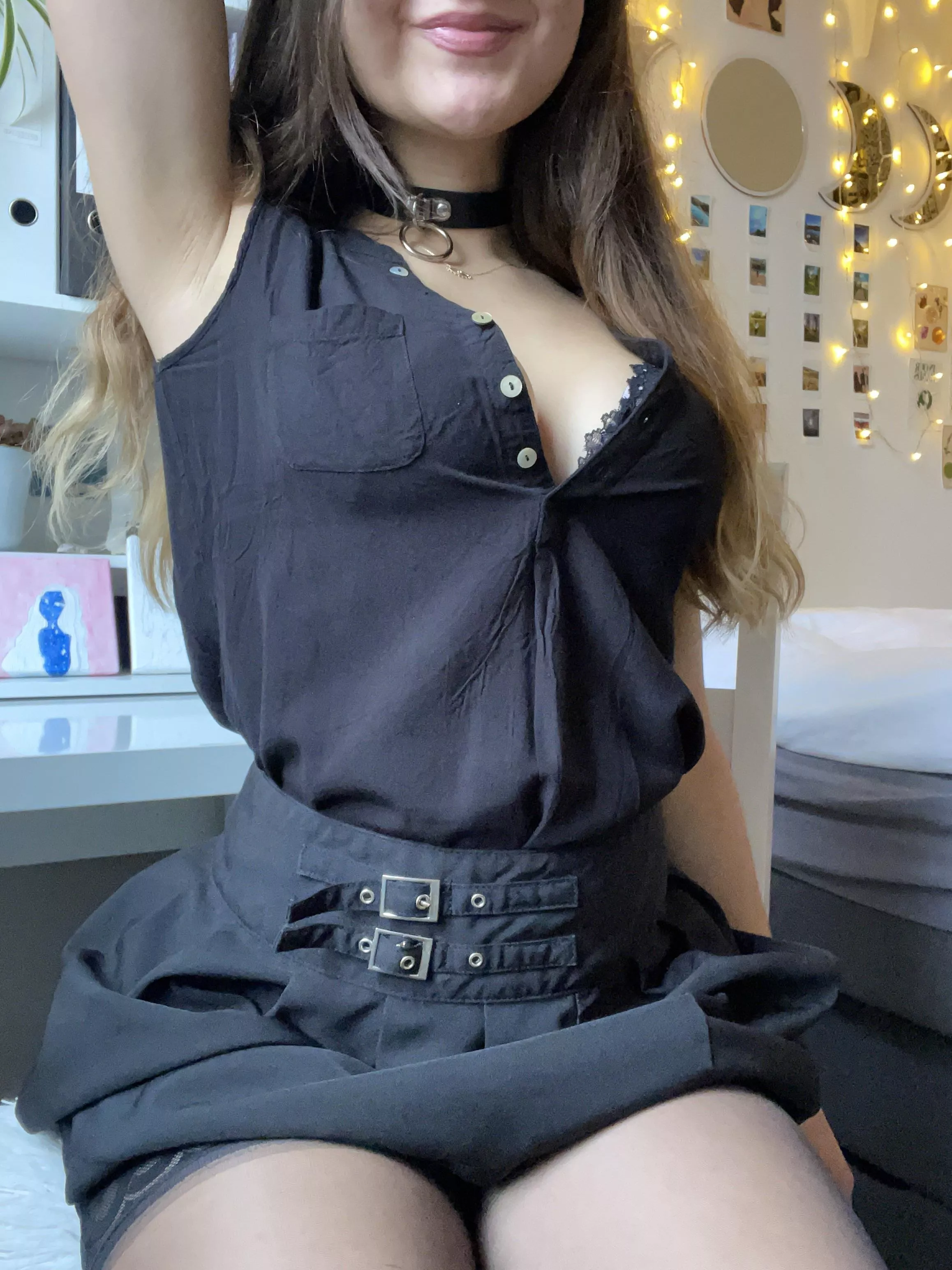 I think I look really sexy in this black outfit! posted by jennassecret