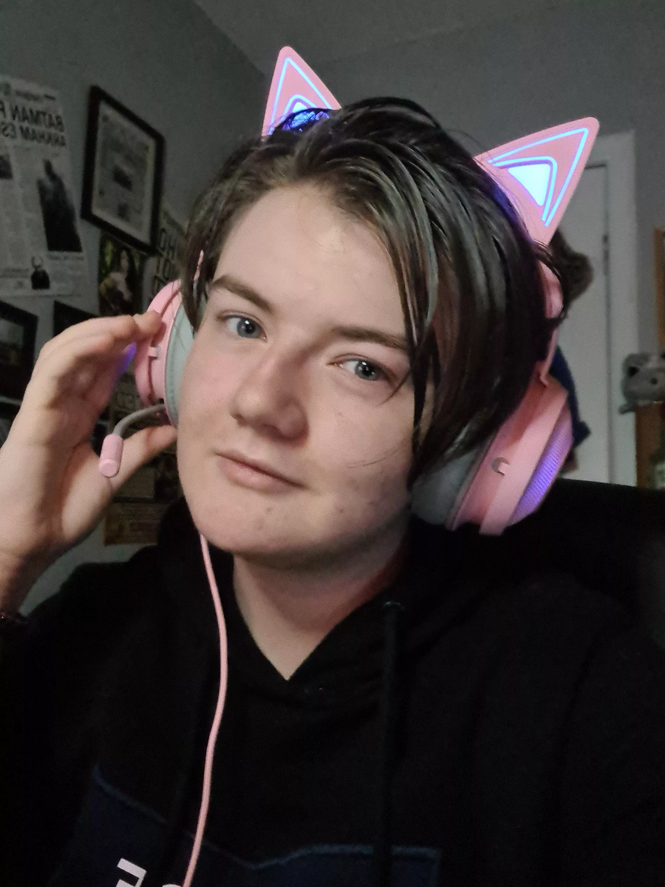 I think I love these headphones... posted by CuptainCapcake06