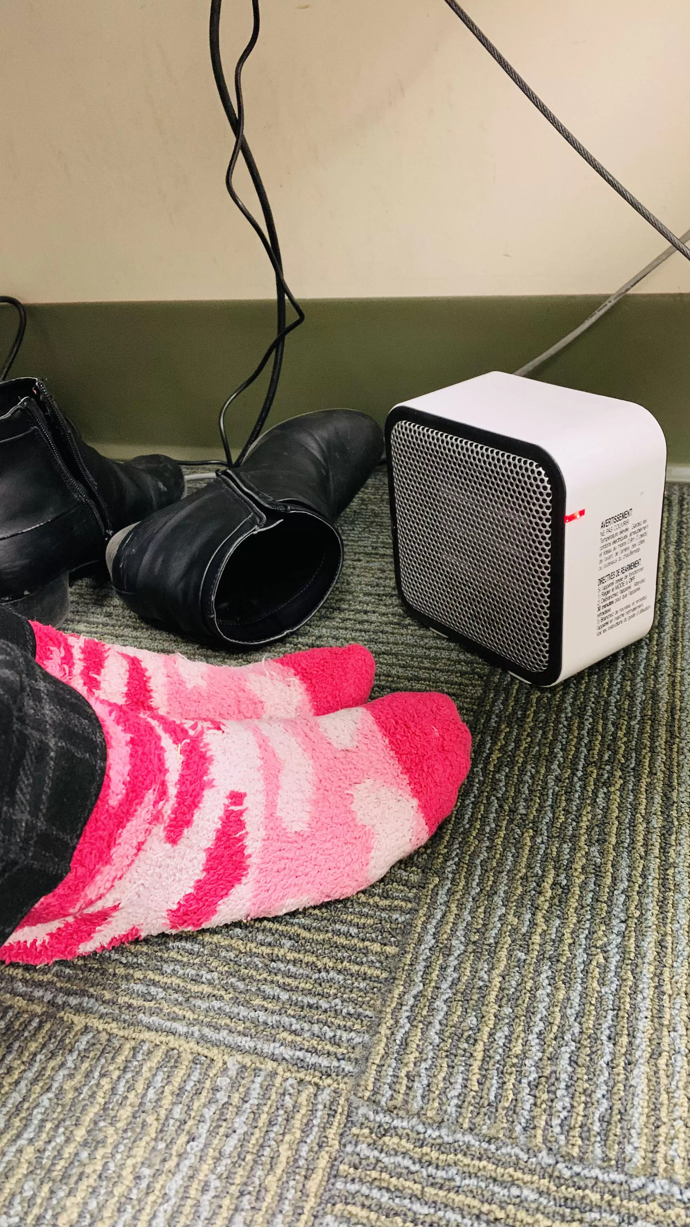 I think I may have to stop using the space heater to warm my feet at work, my coworkers are starting to complain about the smell 😕 posted by deuxpiedsexquis