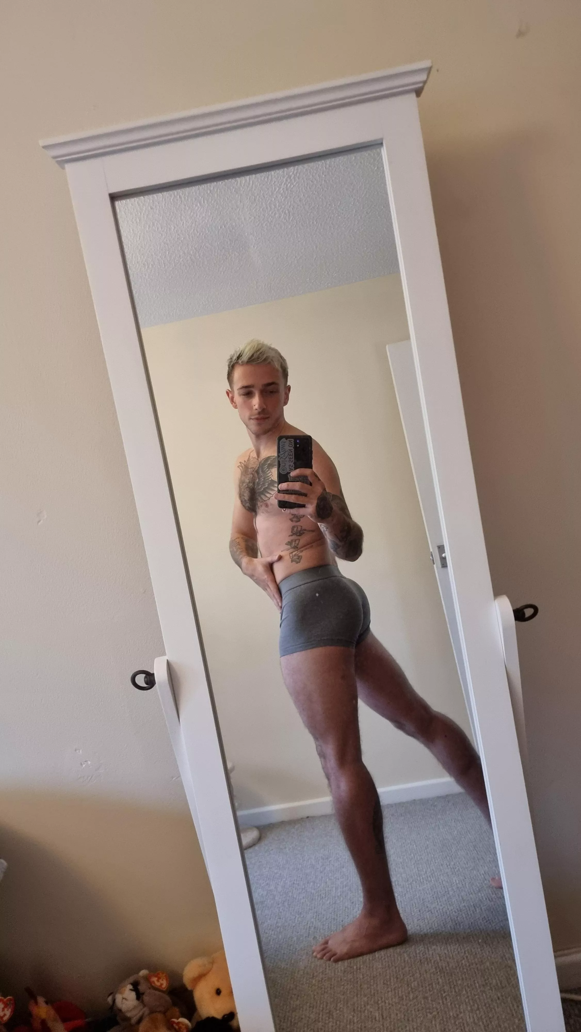 I think the squats are paying off. posted by MacinawPeaches