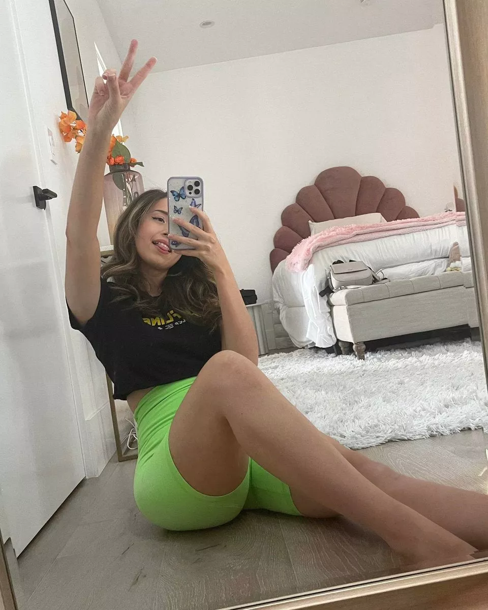 I wanna feel pokimane's thicc thighs and ass all over my face posted by avdd4