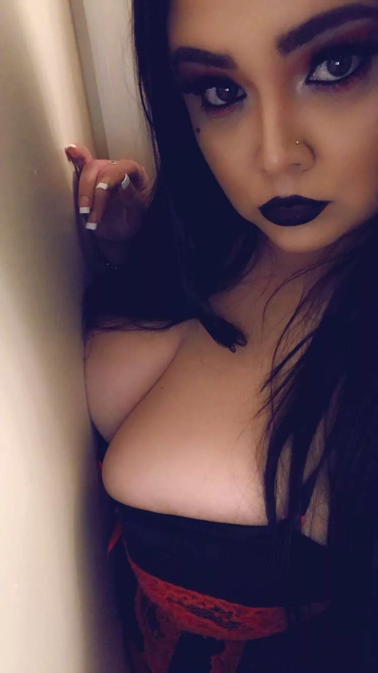 I wanna put a black ring around your cock posted by Charlotteskyy