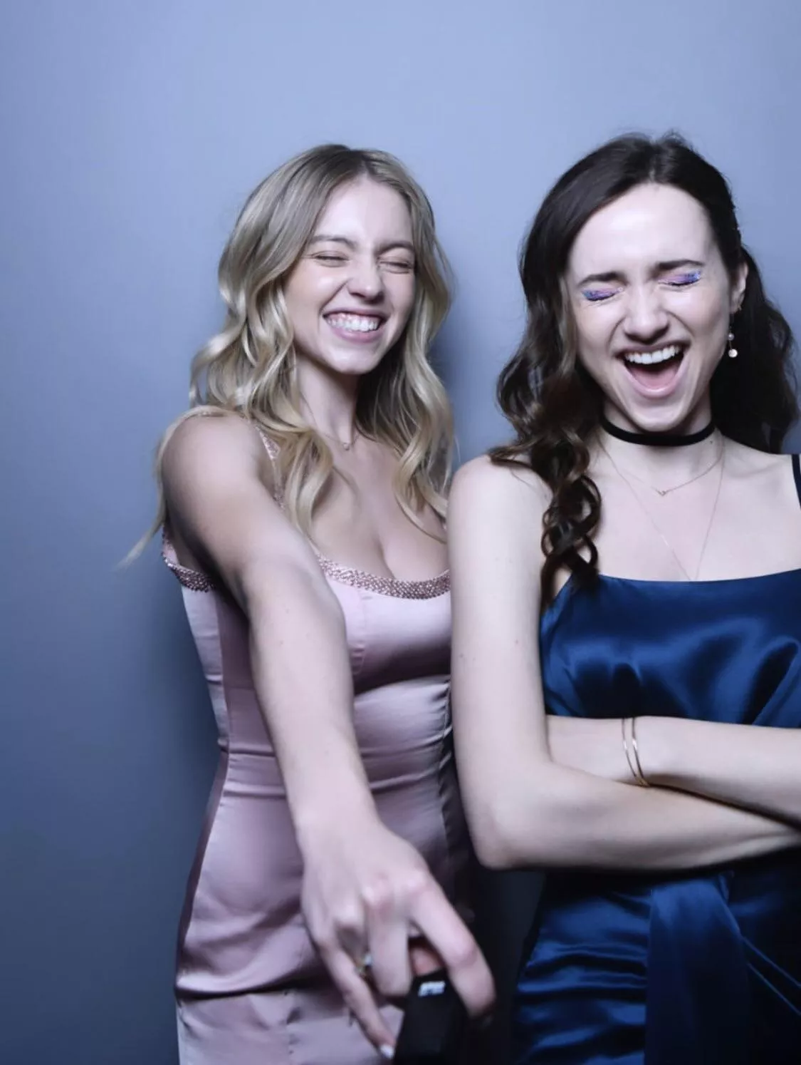 I want a bi foursome with Sydney Sweeney, Maude Apatow and a bud. posted by bicelebs0999