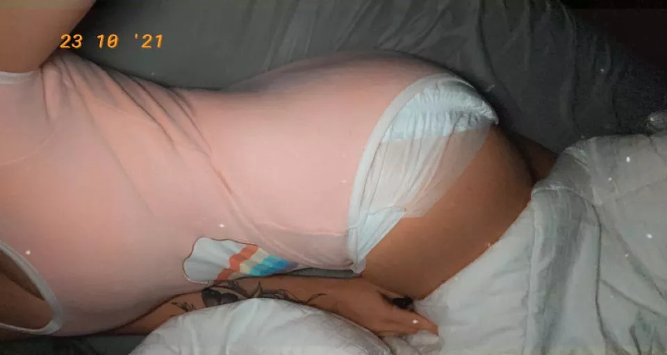 i want a daddy thatâ€™ll make me fill my diaper and make me leak before i get to get changed ðŸ¥º i want full diapy butt pats pweeaaassee posted by aaaye_mxo