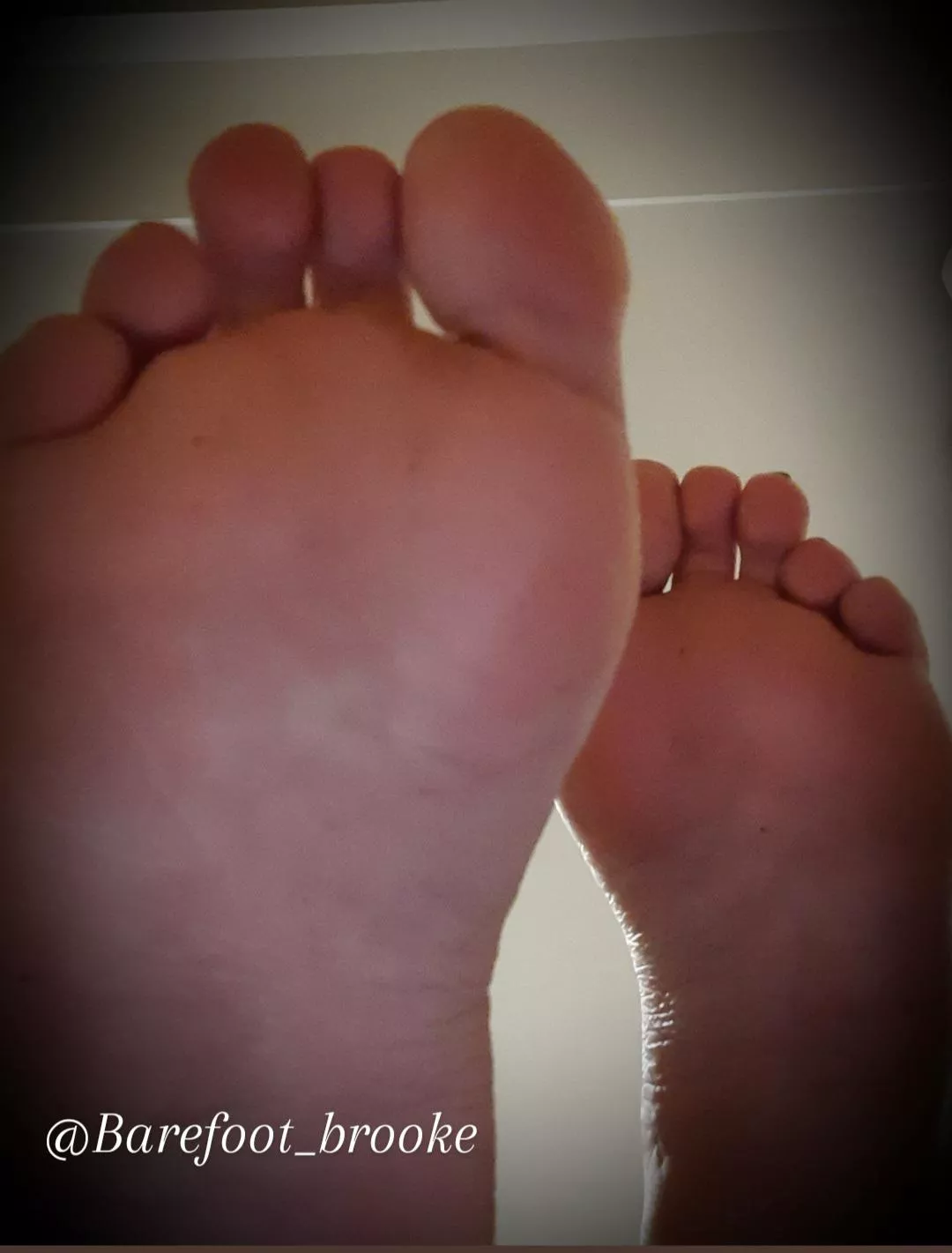 I want to put my feet on your face 😏 posted by Barefoot_Brooke_xo