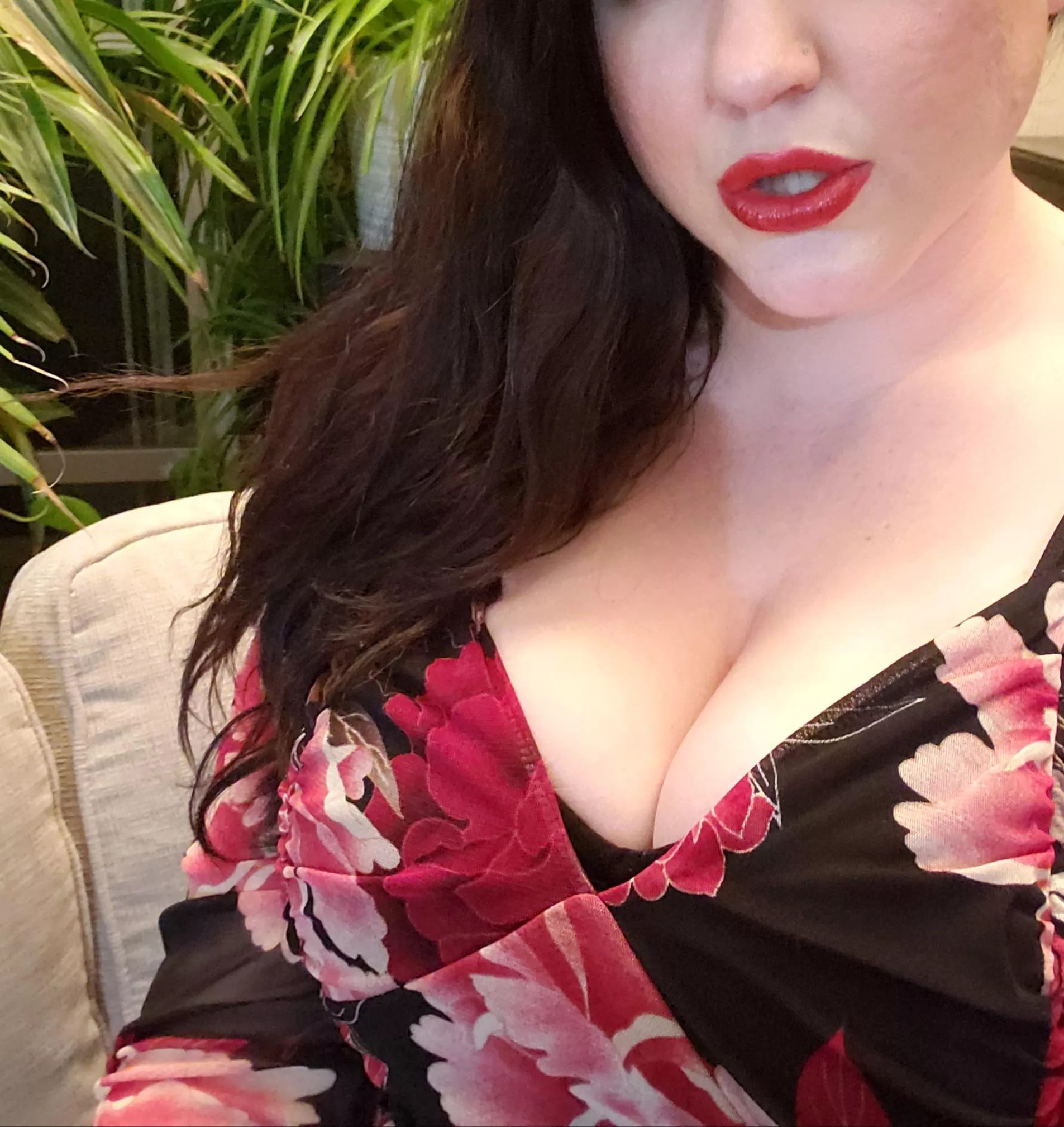 I was feeling myself in this cute cleavage top 💋 posted by MistressMoxxi