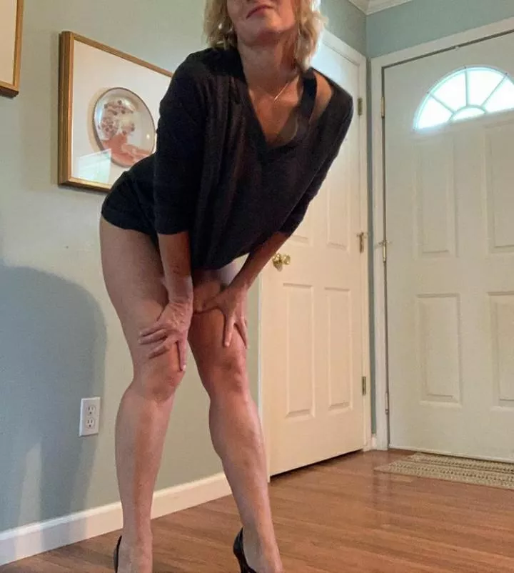 I was recently told I had sexy, long legs...any volunteers want to climb them like a tree? 👠🥰 42 (F) posted by Severe-Inevitable133