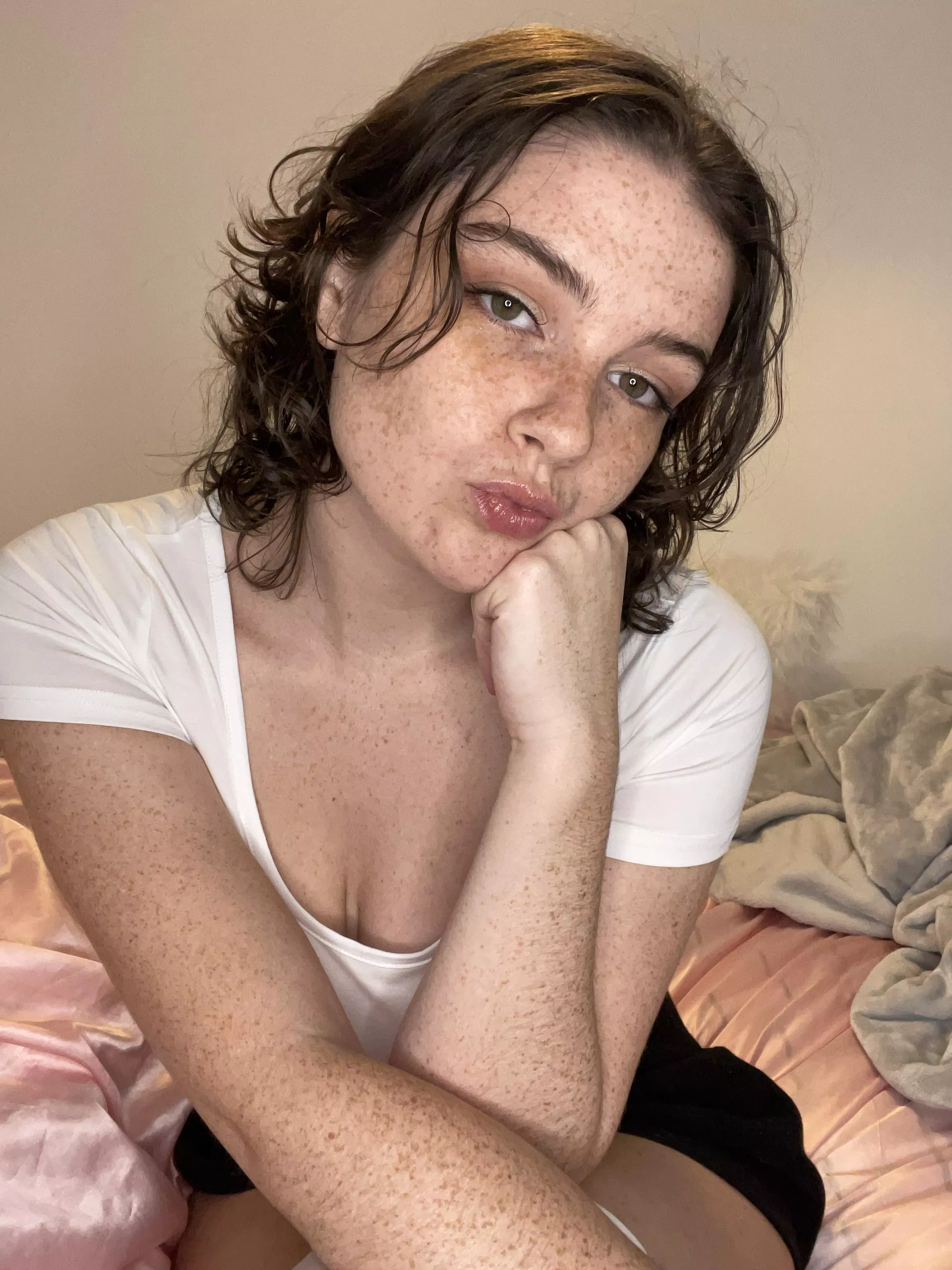 I wonder how many freckles i have posted by Pinkyluvubb