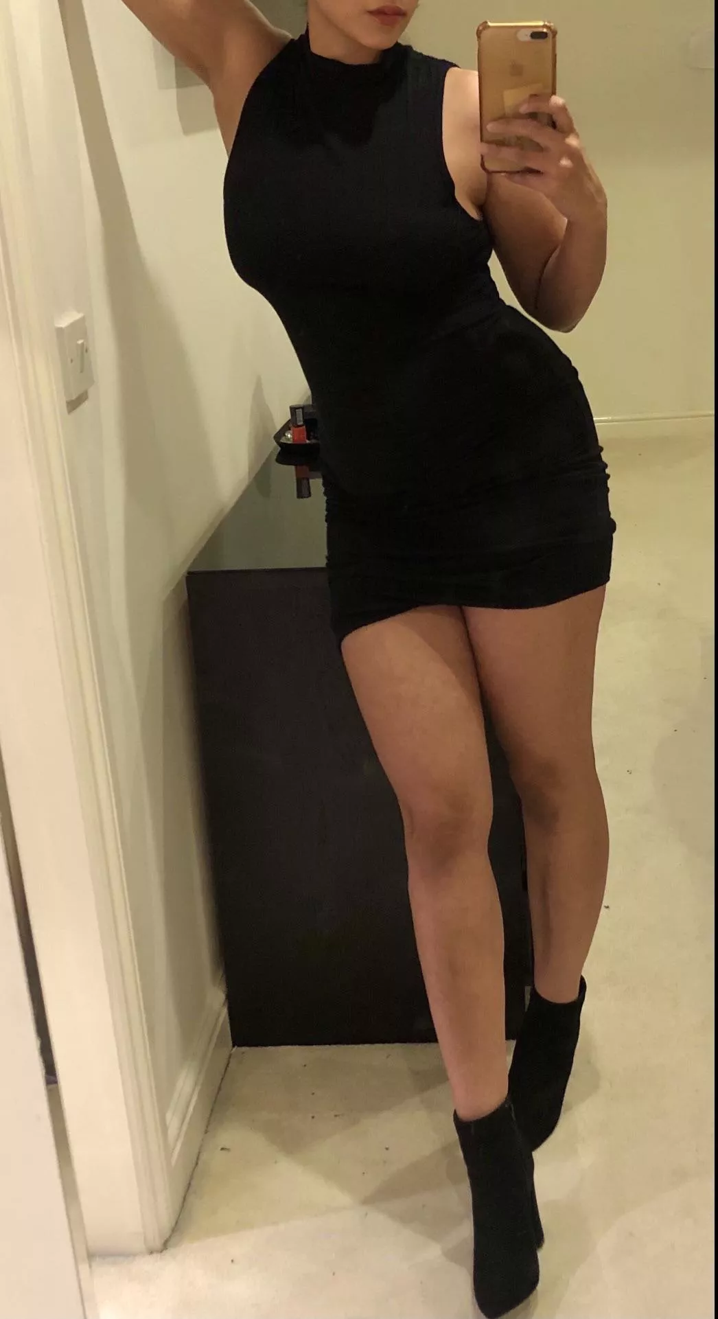 I wore this little black dress with no bra because I love how guys can't take their eyes off my body 😈 British Punjabi Indian posted by knightrider69x