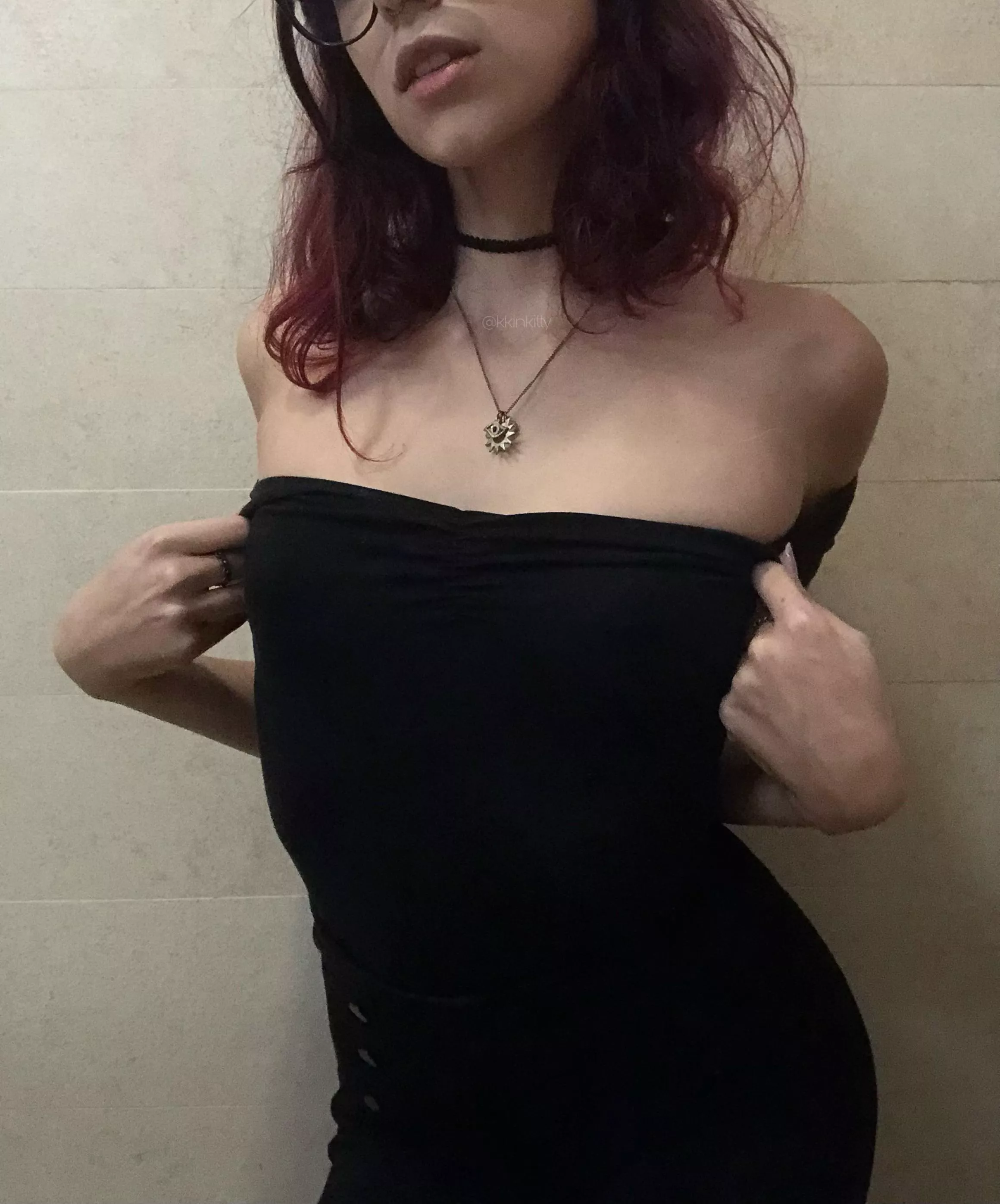 I’d love to get choked in the office’s bathroom posted by kkinkitty