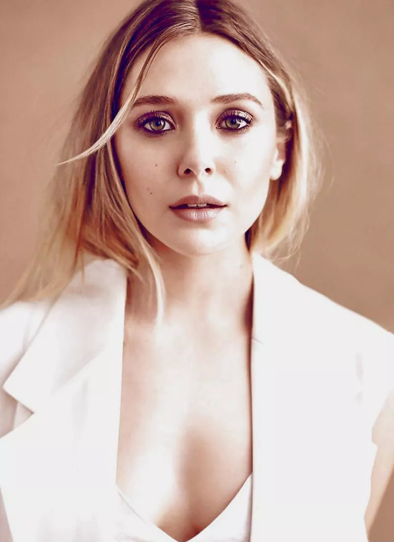 I‘d love to have Elizabeth Olsen playing with my cock and stroking it until I cum all over her pretty face posted by Meider_M