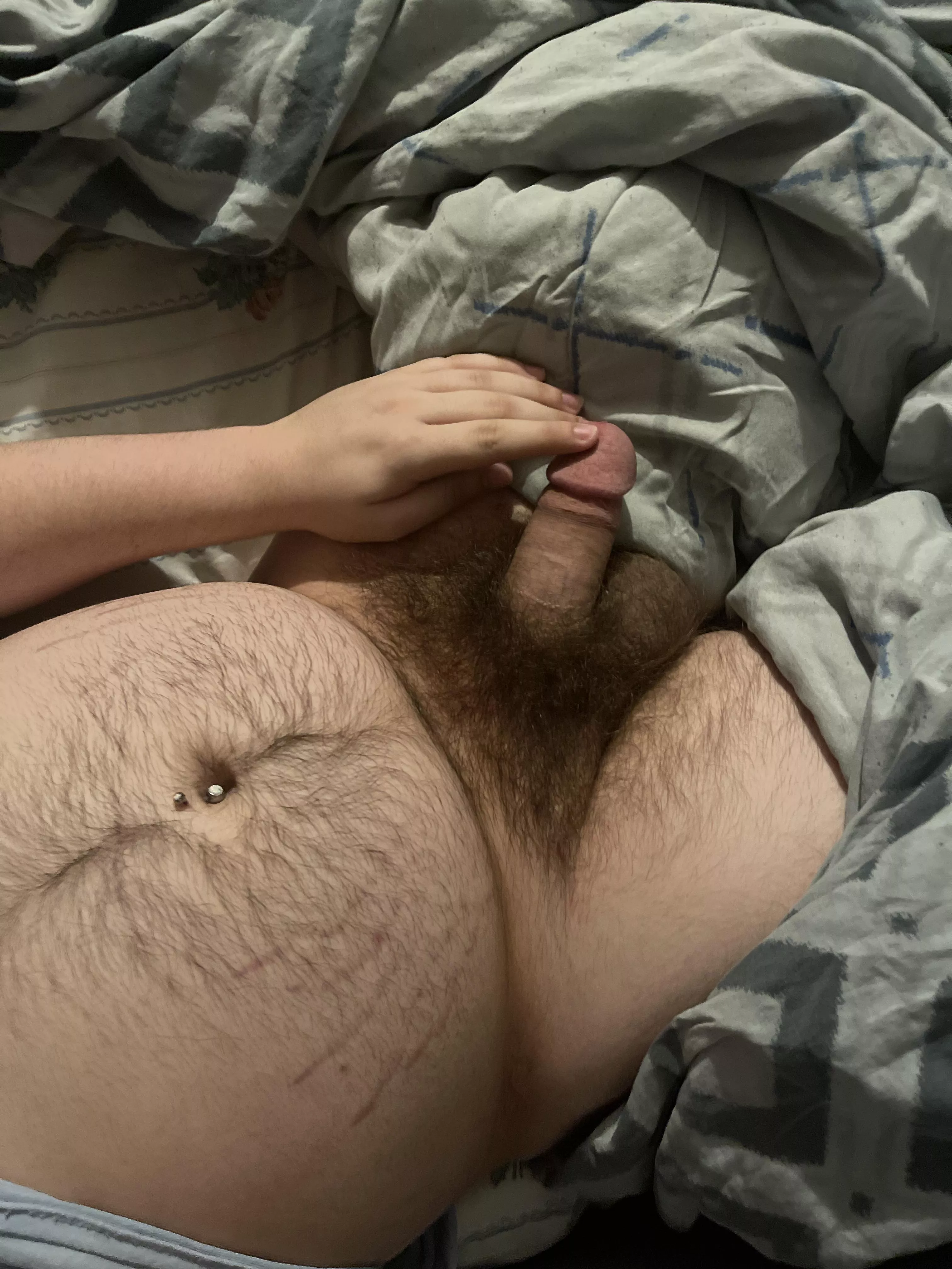 Idk if I’m hairy or chubby enough to be a bear but I’d love it if one of you was willing to help me get hard posted by EmptyGrapefruitHusk