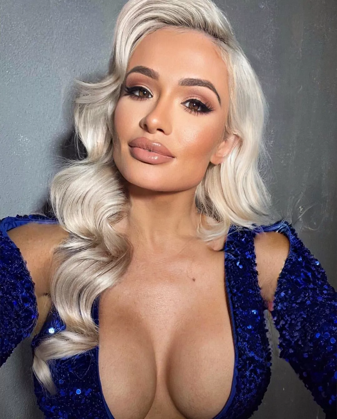 If anyone's paid for Scarlett Bordeaux's onlyfans, was it worth it? posted by Color_Shrooms